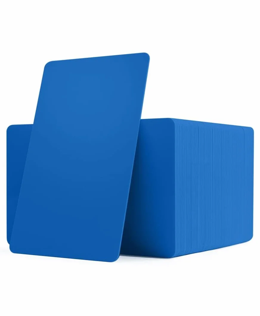 CKB LTD - Confezione da 100 carte di credito in PVC, 760 micron, standard CR80, dimensioni 86 x 54 mm, stampabili, ideali per sovrastampa su qualsiasi stampante desktop per carta d'identità (blu