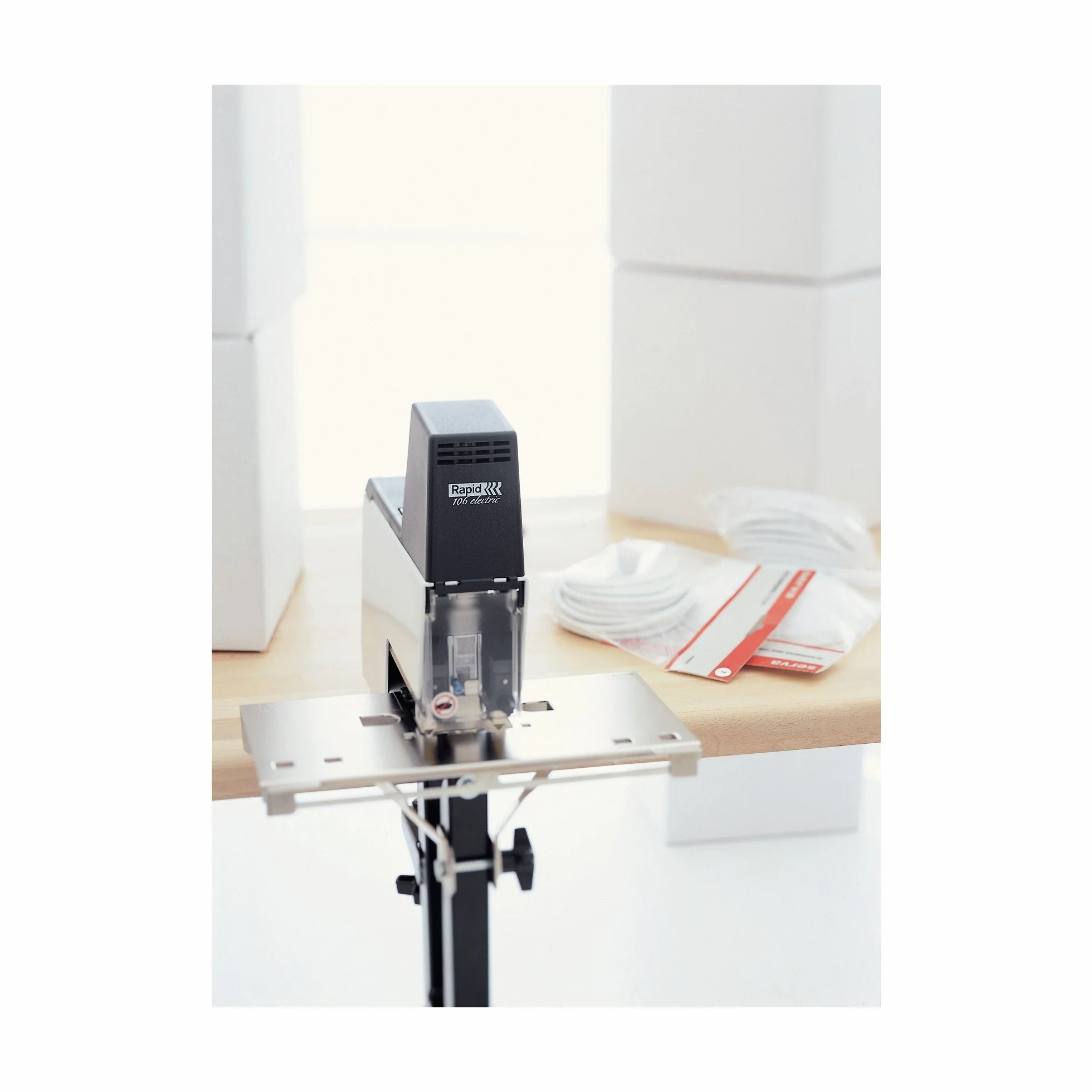 RAPID 106e CLASSIC Cucitrice Elettrica a Sella 50 fg Bianco/Nero