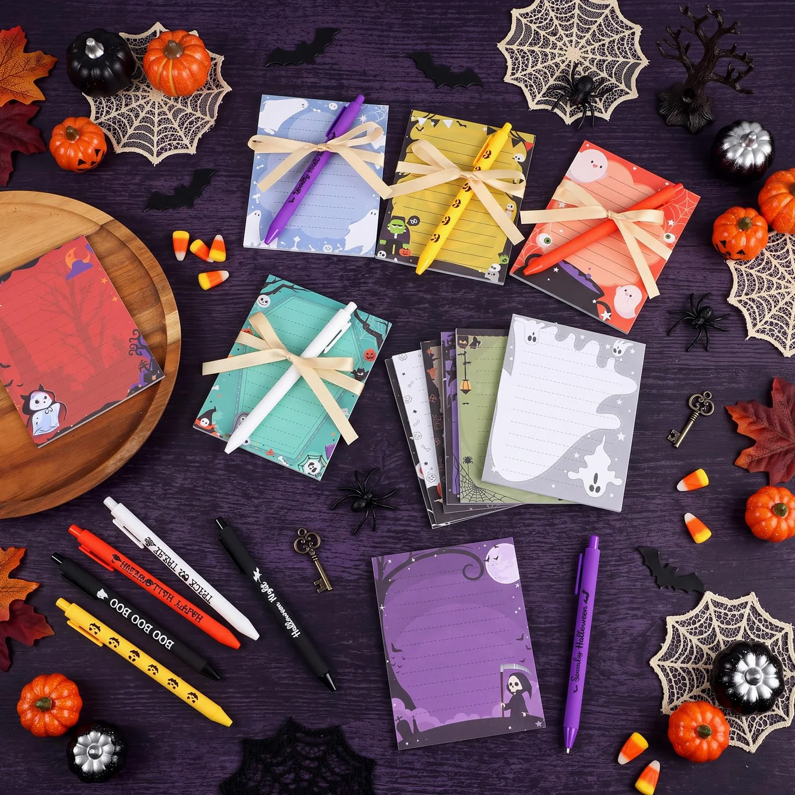 Marspark Set di 36 graziosi foglietti adesivi per Halloween, con penne | Set di blocchetti adesivi per appunti, con penne a sfera, ideali per ufficio, classe, Halloween, con nastri inclusi