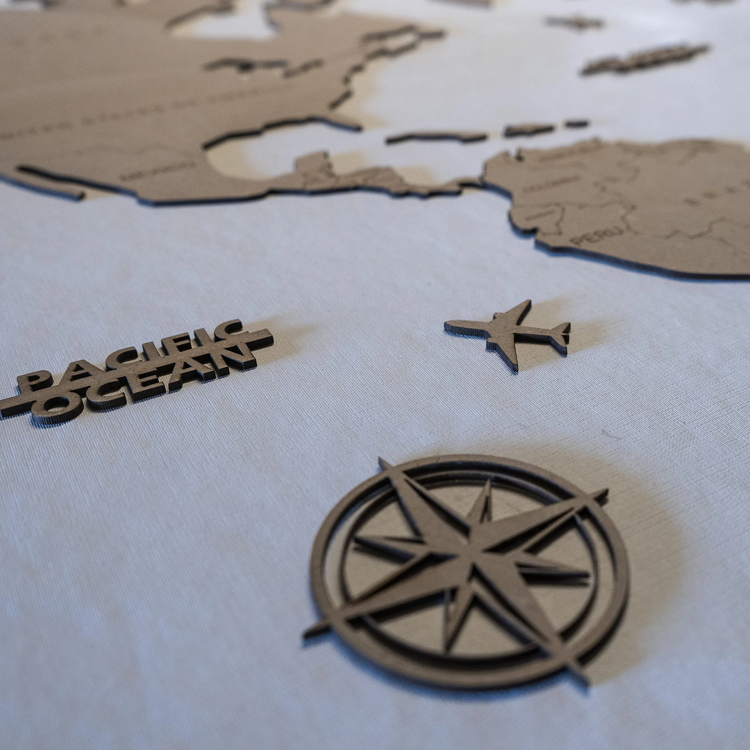 MISS MAPS Mappamondo in legno 3D grande da parete Mappa per segnare viaggi e decorazione per viaggiatori Multistrato in legno pressato nomi incisi