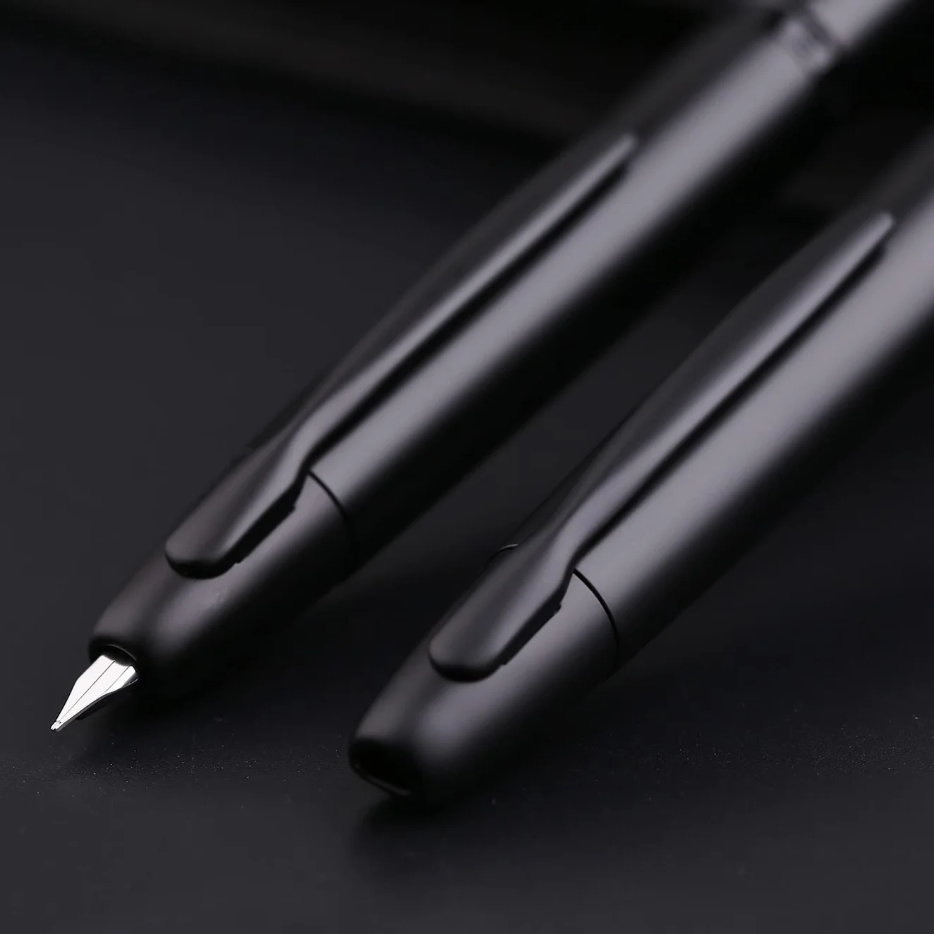 Majohn A1 Penna Stilografica Retrattile Pennino Extra Fine Metallo Nero Opaco