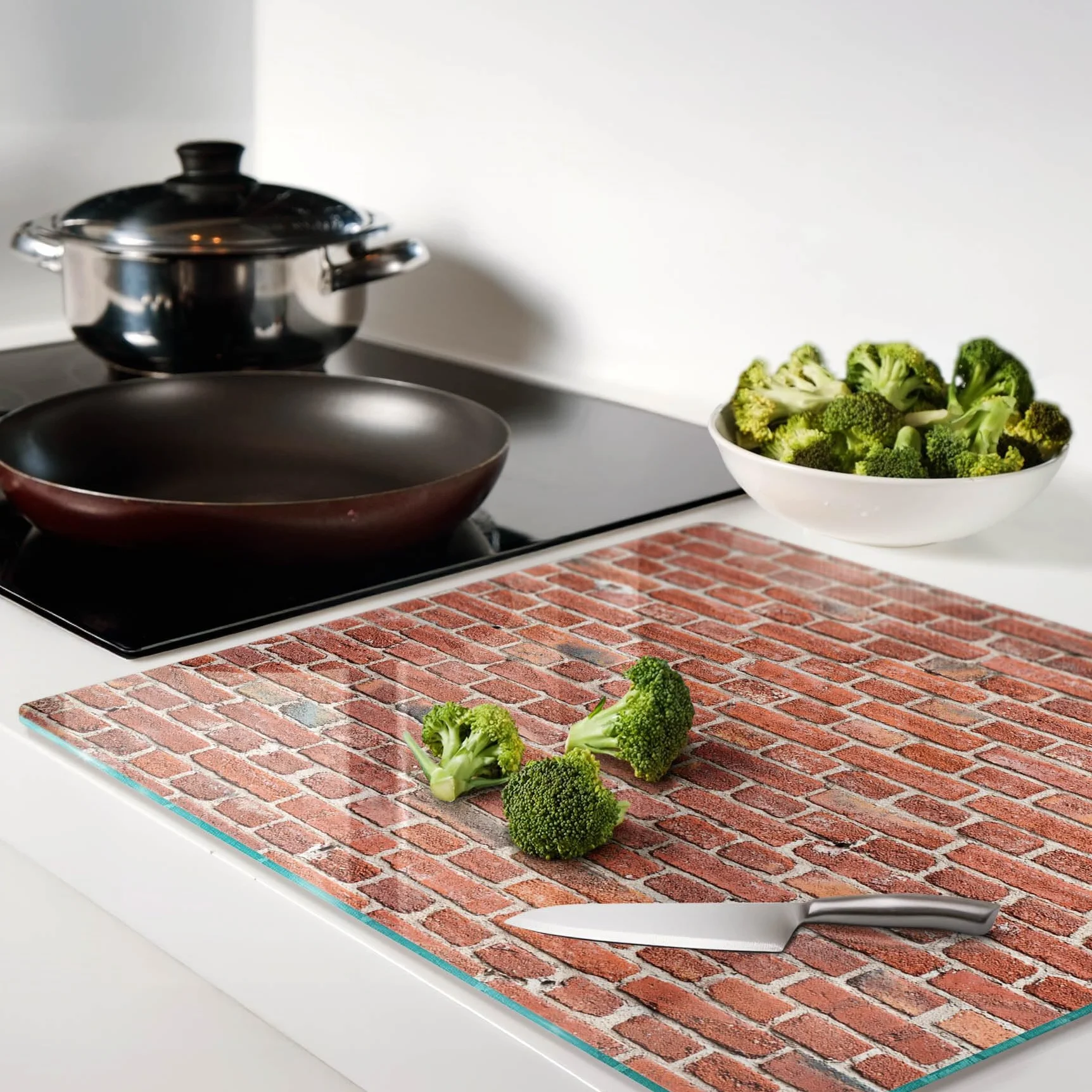Tagliere in Vetro Protezione 60x52 cm Resistente al Calore Facile da Pulire da Cucina con Stampe con Piedini Antiscivolo Antigraffio Durevole e Igienico Rettangolare - Effetto muro di mattoni