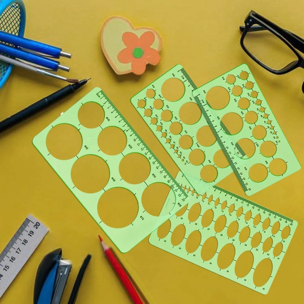 4 szt. Plastikowe Linijki Geometryczne z Wzorami Kół i Owalów do Szkoły i Biura