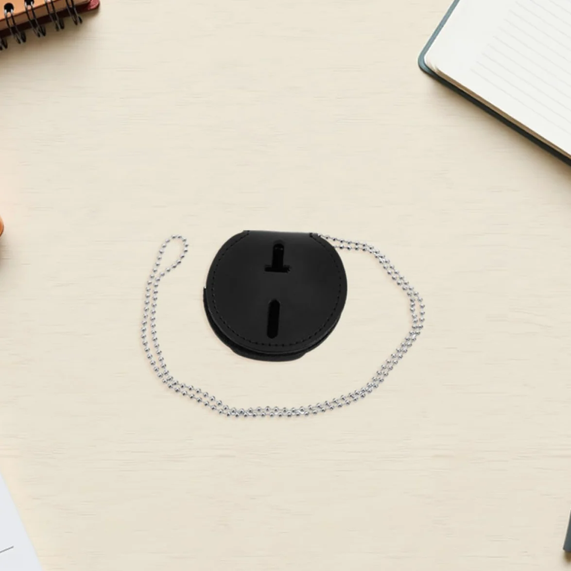 USHOBE Porta Badge in Pu Nero con Clip Metallica e Catena, Resistente e Facile da Pulire, Design Rotondo Moderno, 7 Pezzi per Uso Quotidiano e Lavoro in Ufficio
