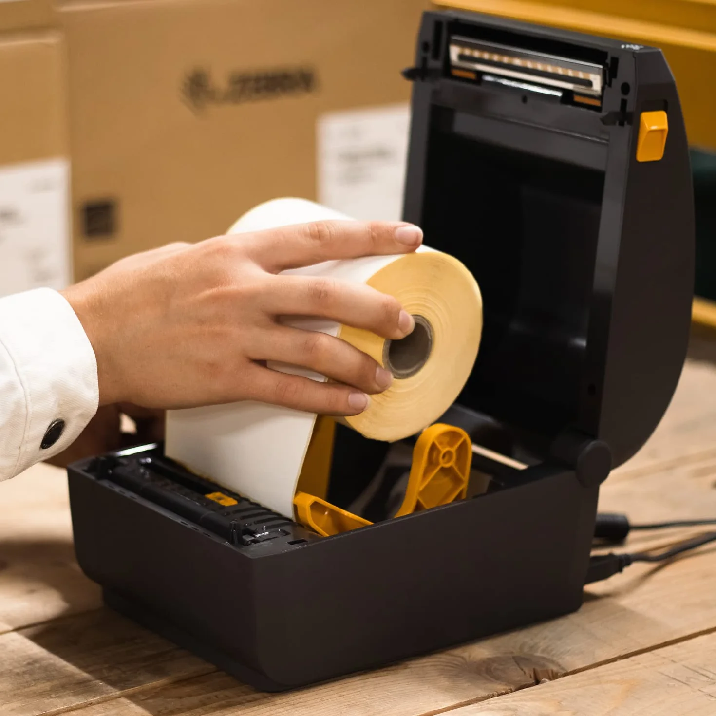 Zebra Stampante termica diretta ZD230-4 pollici Desktop Stampante - Connettività USB ed Ethernet - Adatto per applicazioni di logistica, produzione di luce, vendita al dettaglio e assistenza sanitaria