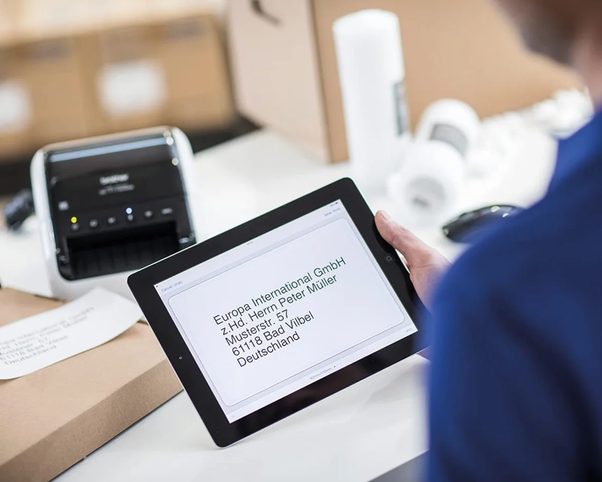 Brother QL-1110NWBC stampante per etichette [CD] Termica diretta 300 x 300 DPI 110 mm/s Con cavo e senza cavo DK Wi-Fi Bluetooth (BROTHER QL1110NWBC - LABEL PRINTER)