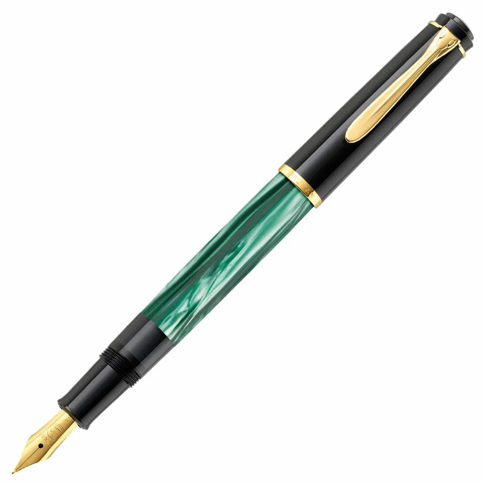 Pelikan 984195 - Penna Stilografica Linea M200 Classic, Verde Marmorizzato/Nero, Dettagli Oro 24K, Pennino in Acciaio Inossidabile, Dimensione M, in confezione regalo