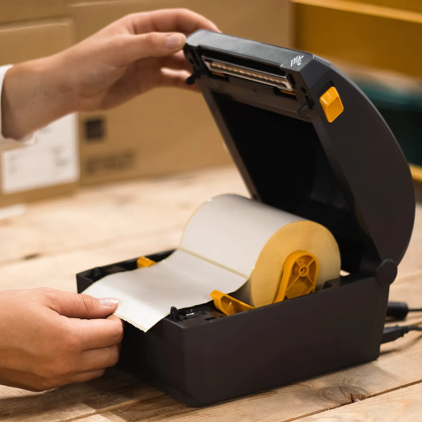 Zebra Stampante termica diretta ZD230-4 pollici Desktop Stampante - Connettività USB ed Ethernet - Adatto per applicazioni di logistica, produzione di luce, vendita al dettaglio e assistenza sanitaria