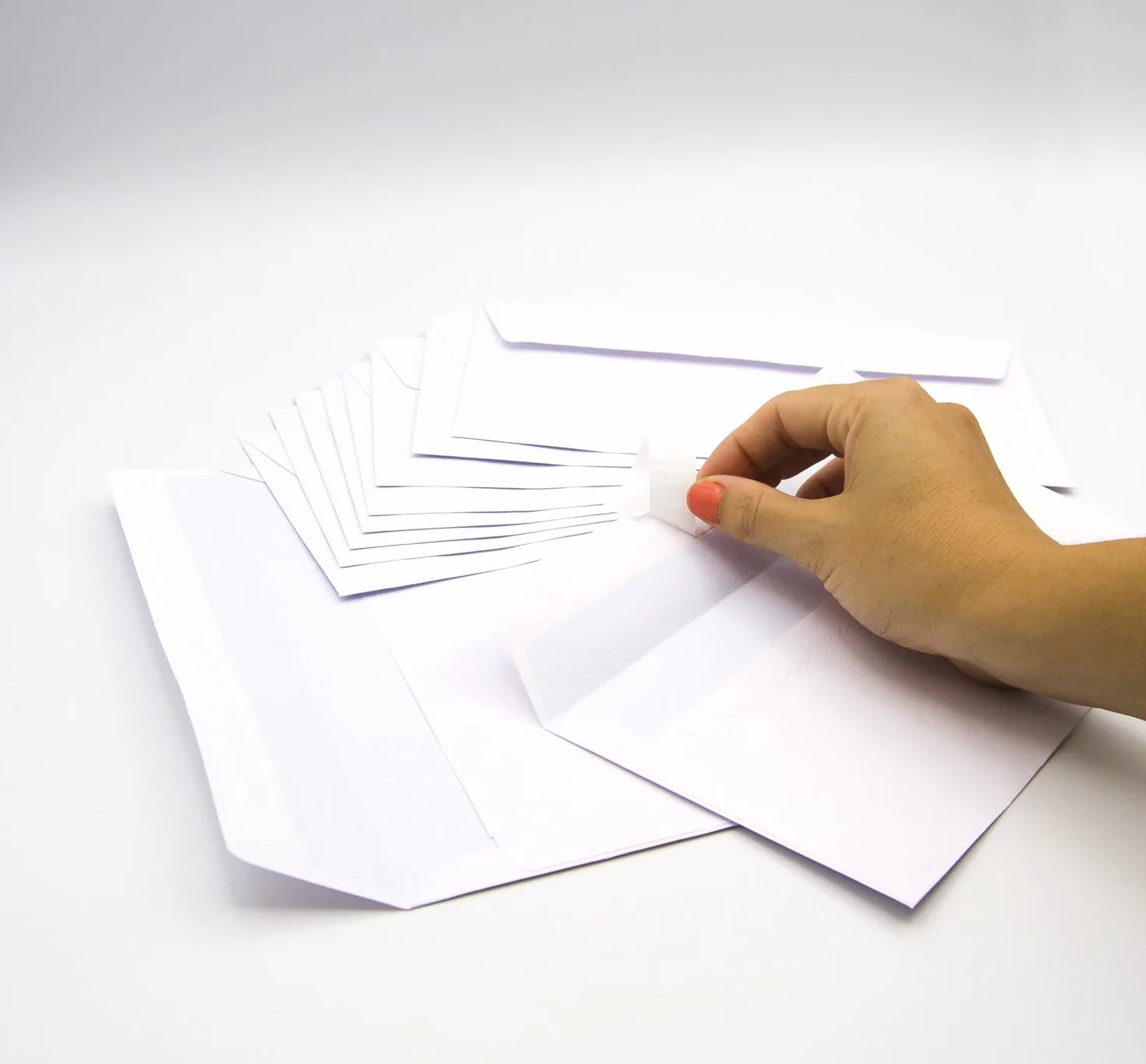 Sobres de Papel, Sobre Blanco Americano con Ventana Derecha, Medida 225 x 115 mm, Sobres Papel Blancos para Cartas y Documentos, Sobres 90 g/m² con Cierre Autoadhesivo · m-office (500 uds)