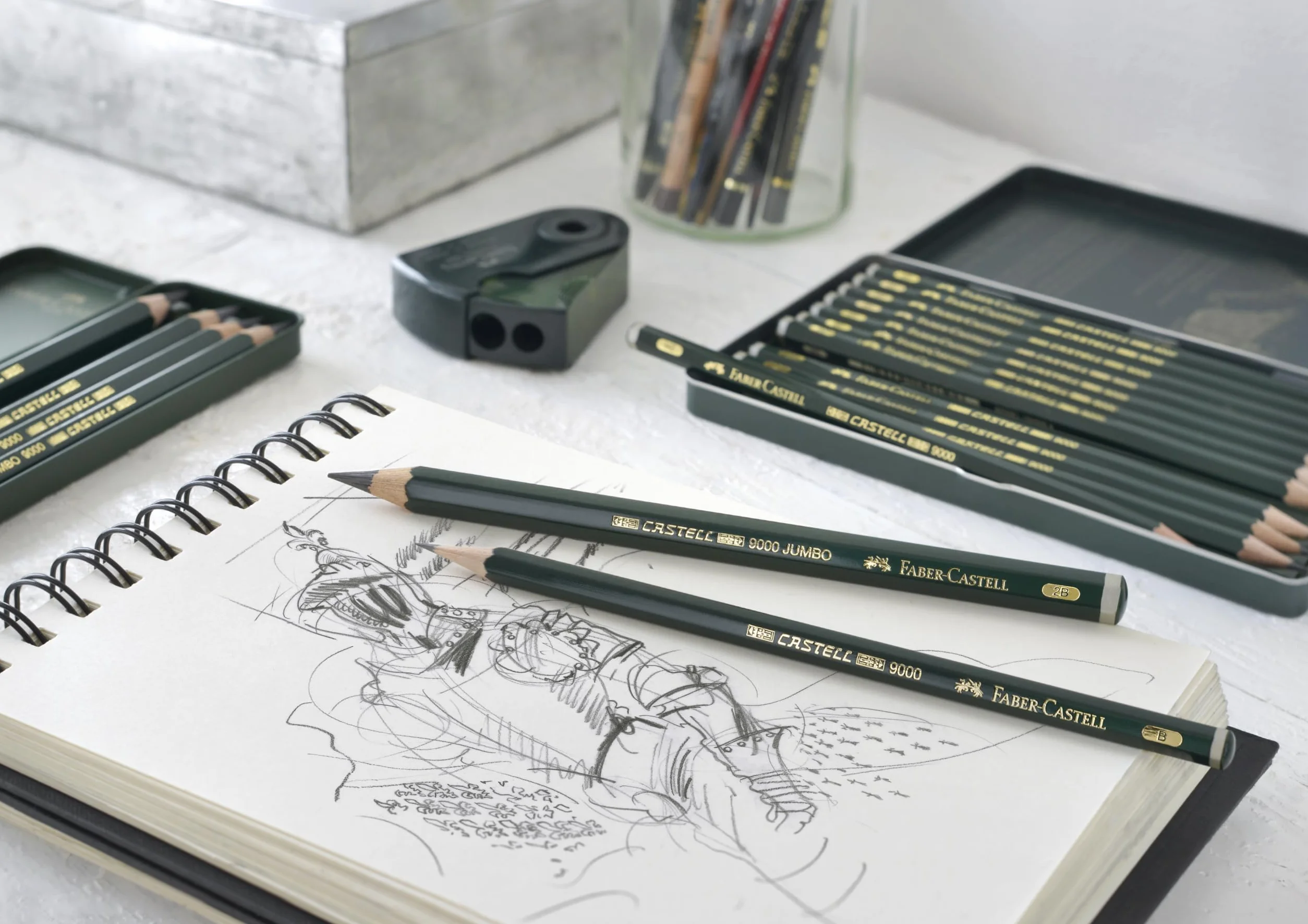Faber-Castell Castell 9000 Matite Set di 12, Gradazioni da Hb a 8B, Matite in Grafite per Schizzi e Disegni