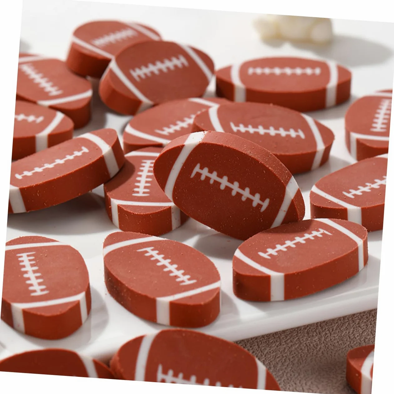 100 Gomme da Cancellare a Forma di Rugby in Tpr Marrone, Resistenti All'usura Design Creativo e Adorabile, per Studenti e Giochi su Tavolo Studio