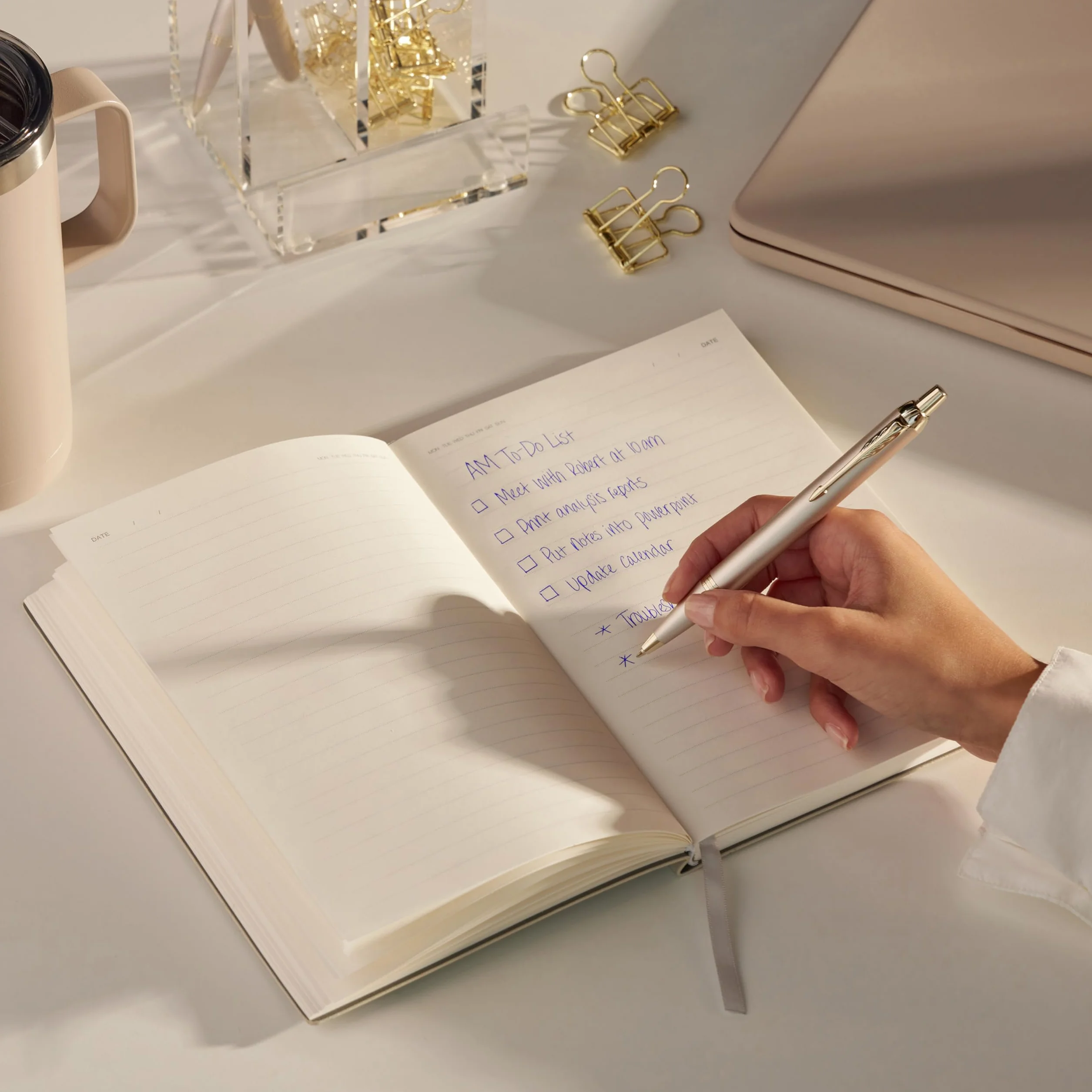 Parker IM penna a sfera monocromatica | inchiostro blu | finitura e puntale champagne | punta media | confezione regalo