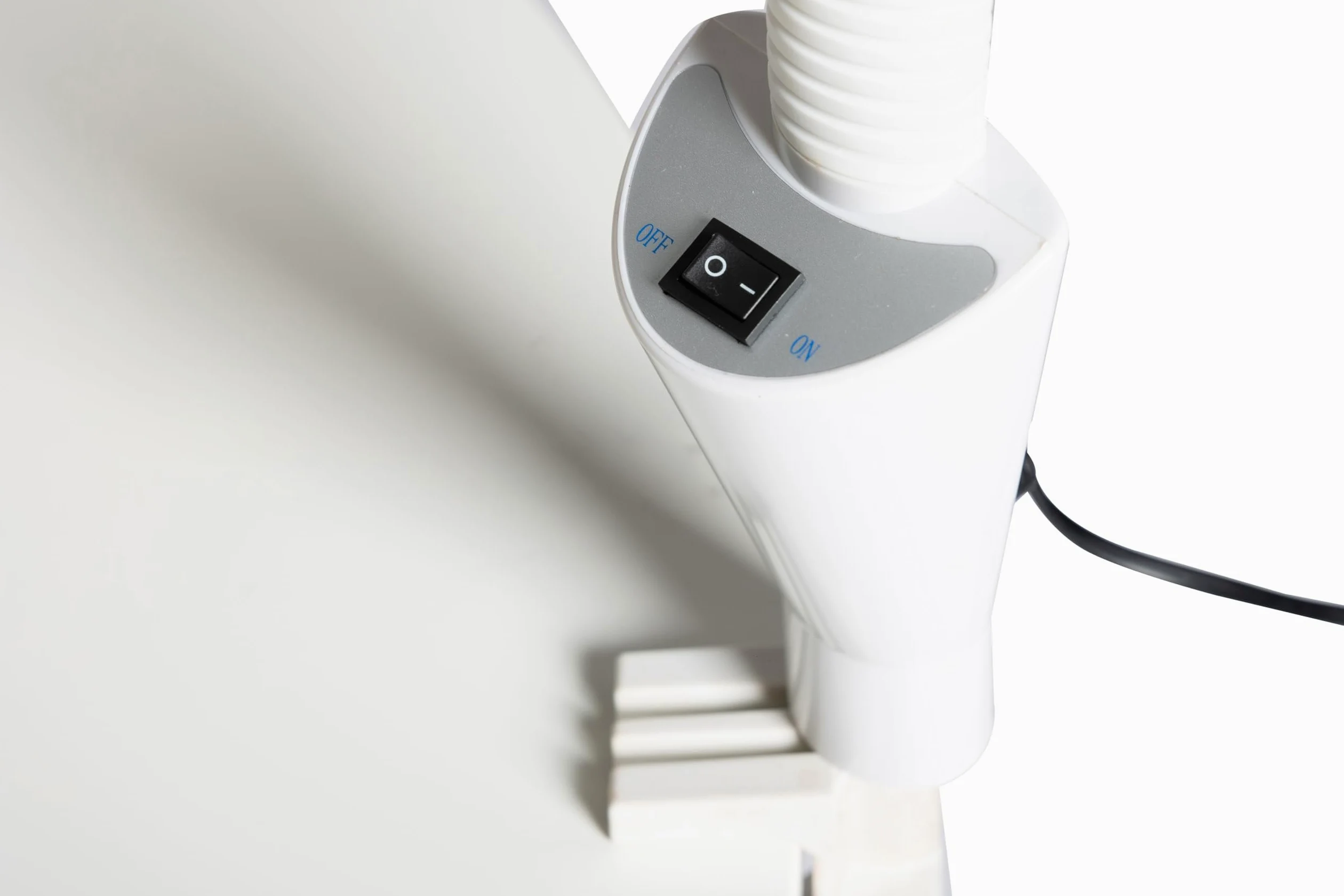 GOVITA - Lampada LED Con Lente D'ingrandimento 8 diottrie, Lampada da Scrivania con Pinza, Lente in Vetro da 105cm, Braccio Girevole
