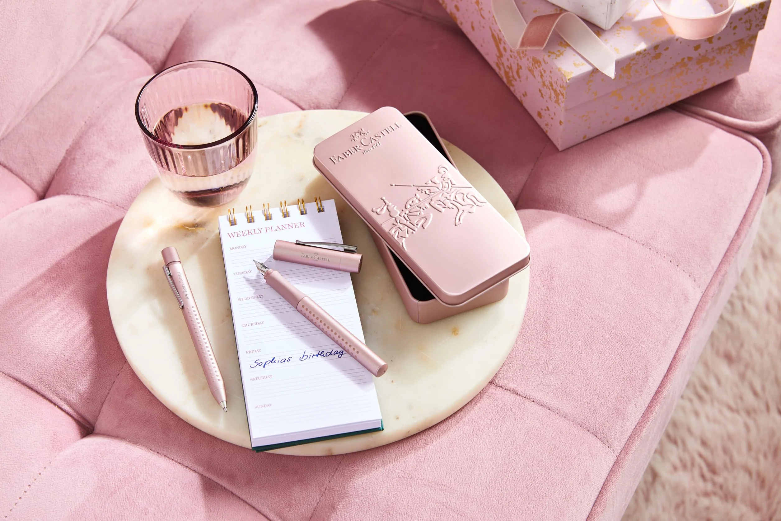 Faber-Castell 201539 - Set regalo Grip 2011 rosa pale, con penna stilografica M e penna a sfera XB, in custodia in metallo