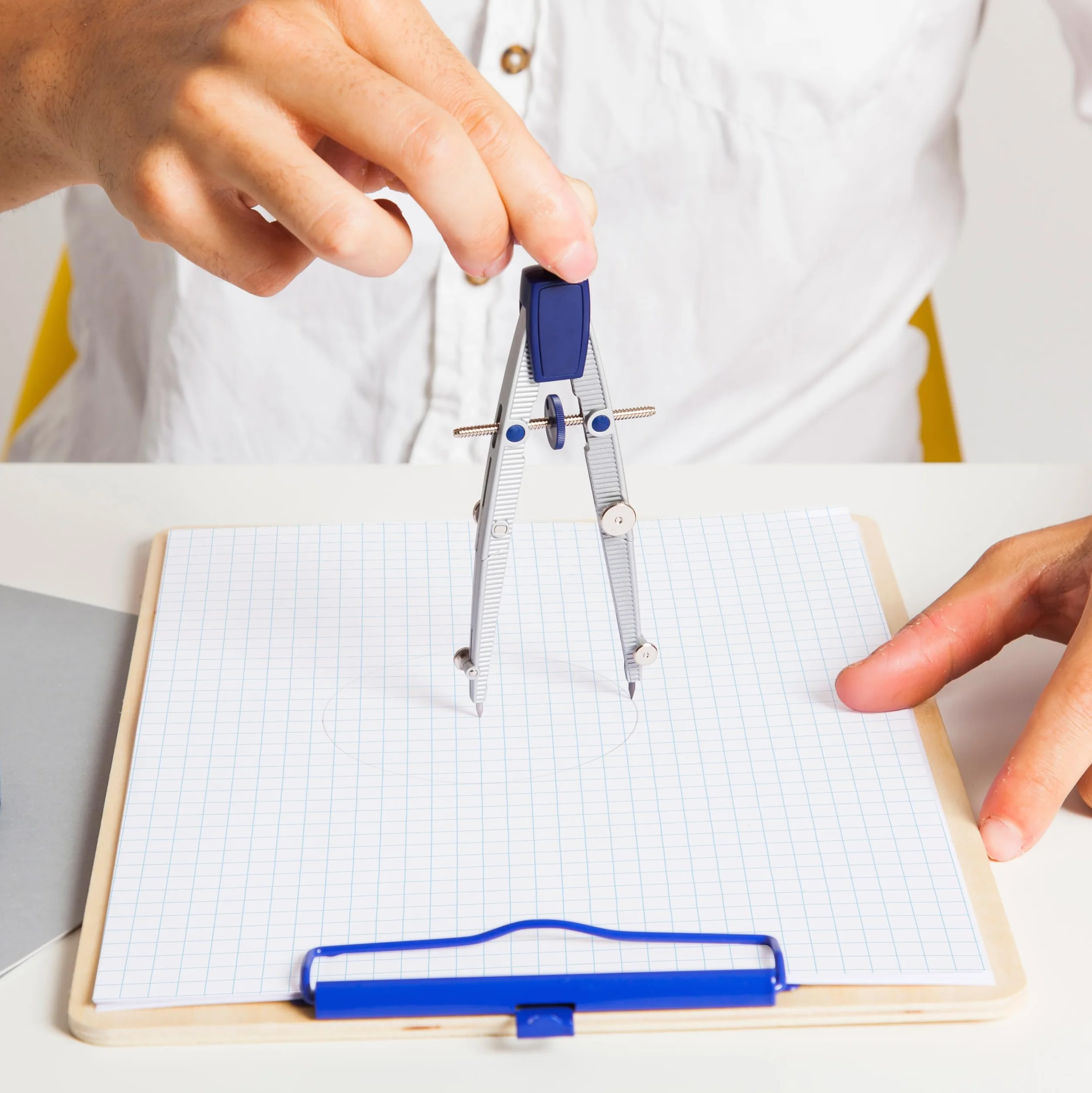 Blocco da 100 Fogli Carta Millimetrata Bifacciale 4x4 per Disegni Tecnici