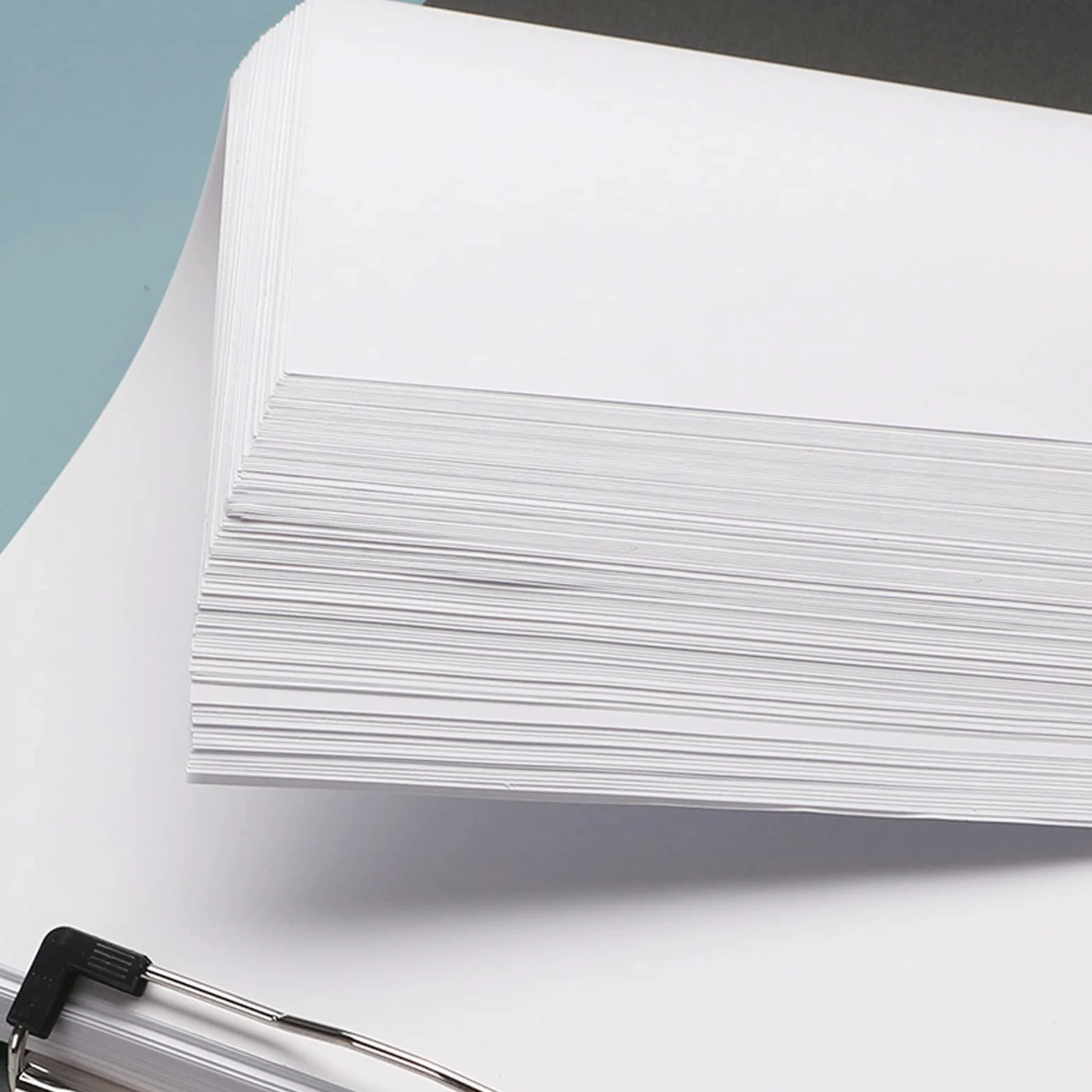 Tavoletta Portablocco Cartella A4 ispessita da 20 pezzi con cartella in plastica for l'organizzazione dei dati in plastica con fermaglio in acciaio inossidabile for scuola, ufficio e casa Clipboard Po