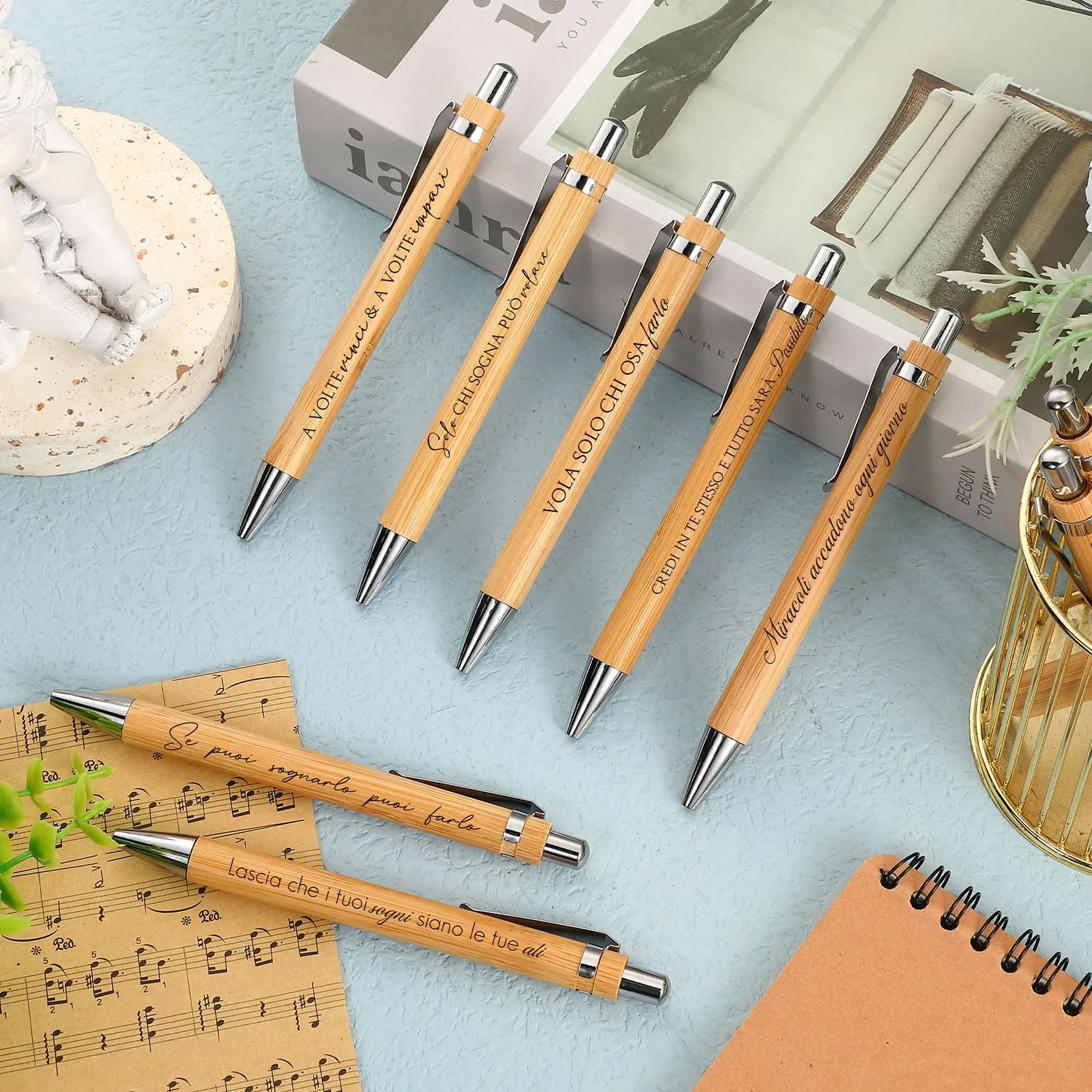 Penne con Frasi Motivazionali in Italiano Ispiratrici a Sfera Retrattili in Legno 24 Pezzi Portafortuna per Studenti Insegnanti