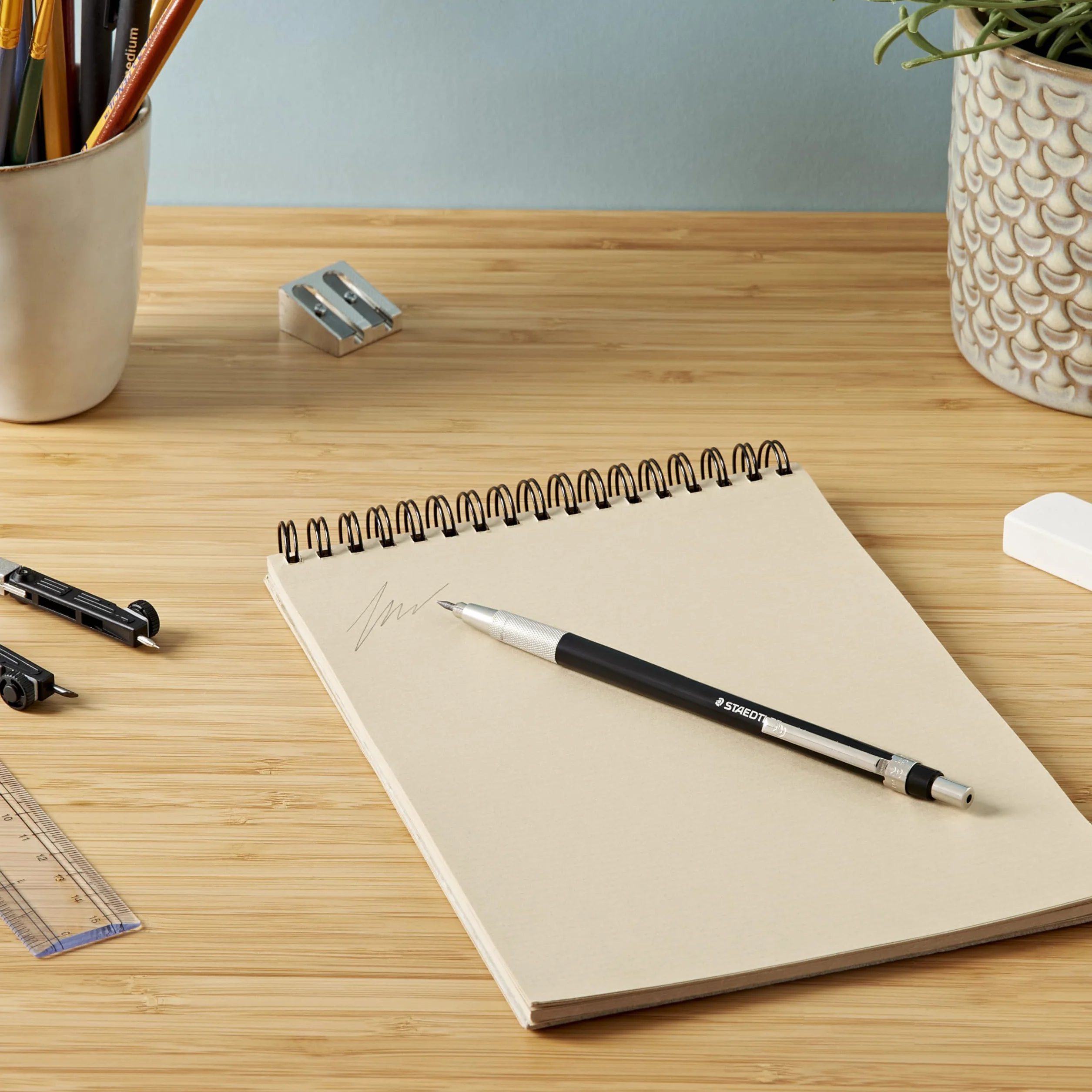 Staedtler Mars Technico Portamine 2mm con Temperamine Integrato e Gomma da Cancellare, Set Matita Meccanica