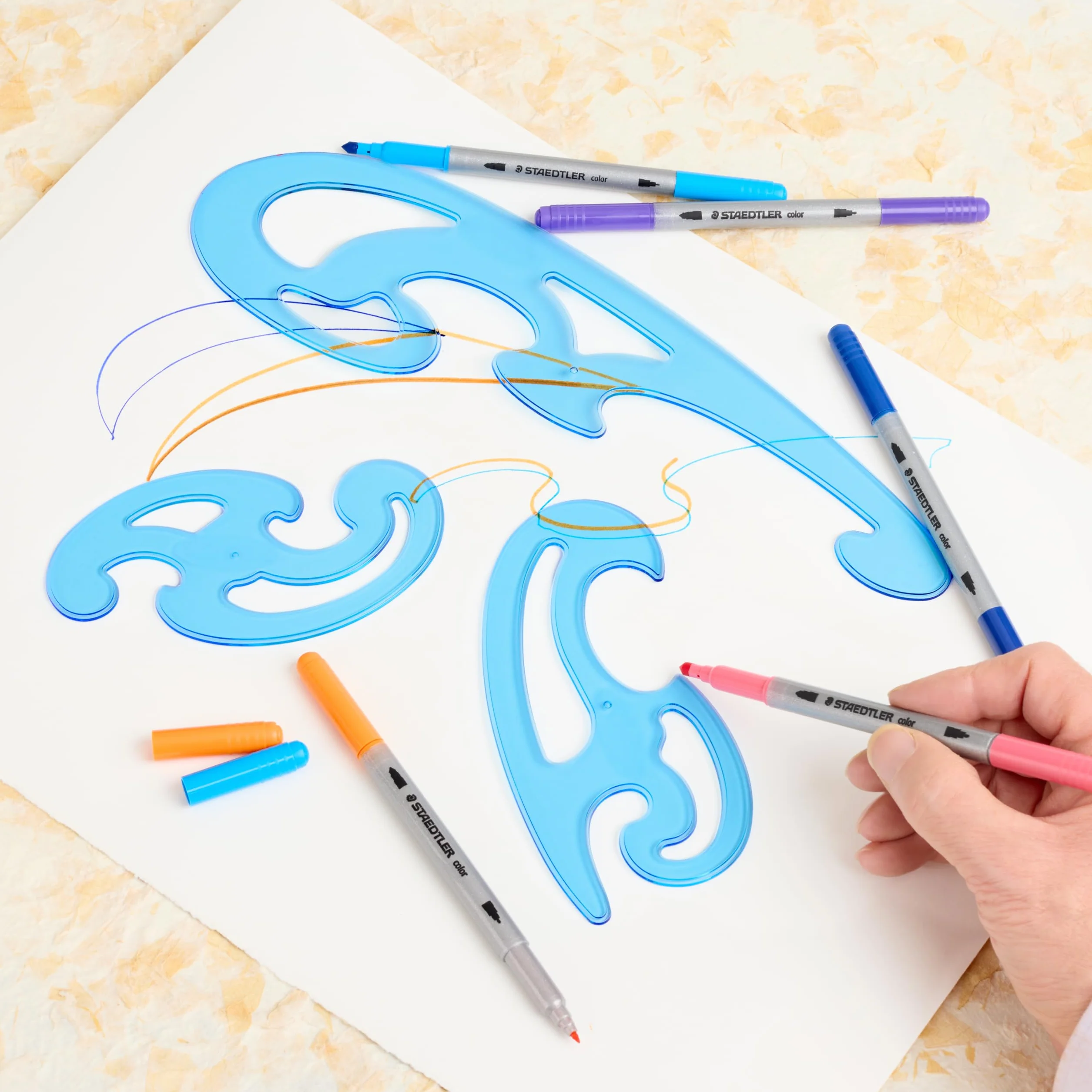Staedtler Mars Curvilinee Set 3 Pezzi Stencil Geometrici Plastica per Disegno Tecnico Curve Raggio Variabile