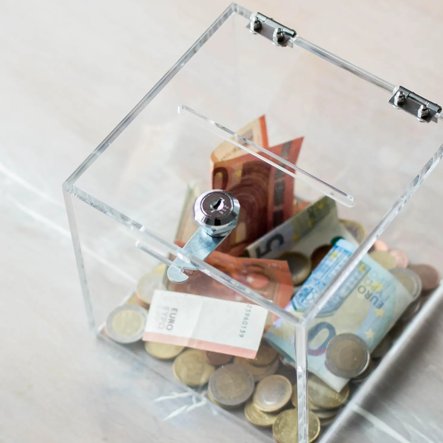 HMF 46919 Scatola per donazioni in acrilico con chiave | urna per votazioni | 15 x 15 x 15 cm | DIN A6 | Trasparente