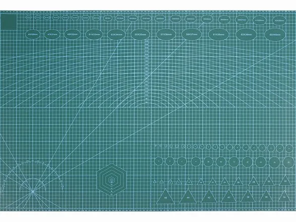 Tappetino da Taglio Scuola Tavolo Scrivania, Tappeto Bifacciale Auto Riparabile Rigenerante, Griglie su Entrambi i Lati stampate in Cm, Angoli, Goniometri, Linee Parallele e Figure.(FORMATO A1 VERDE)