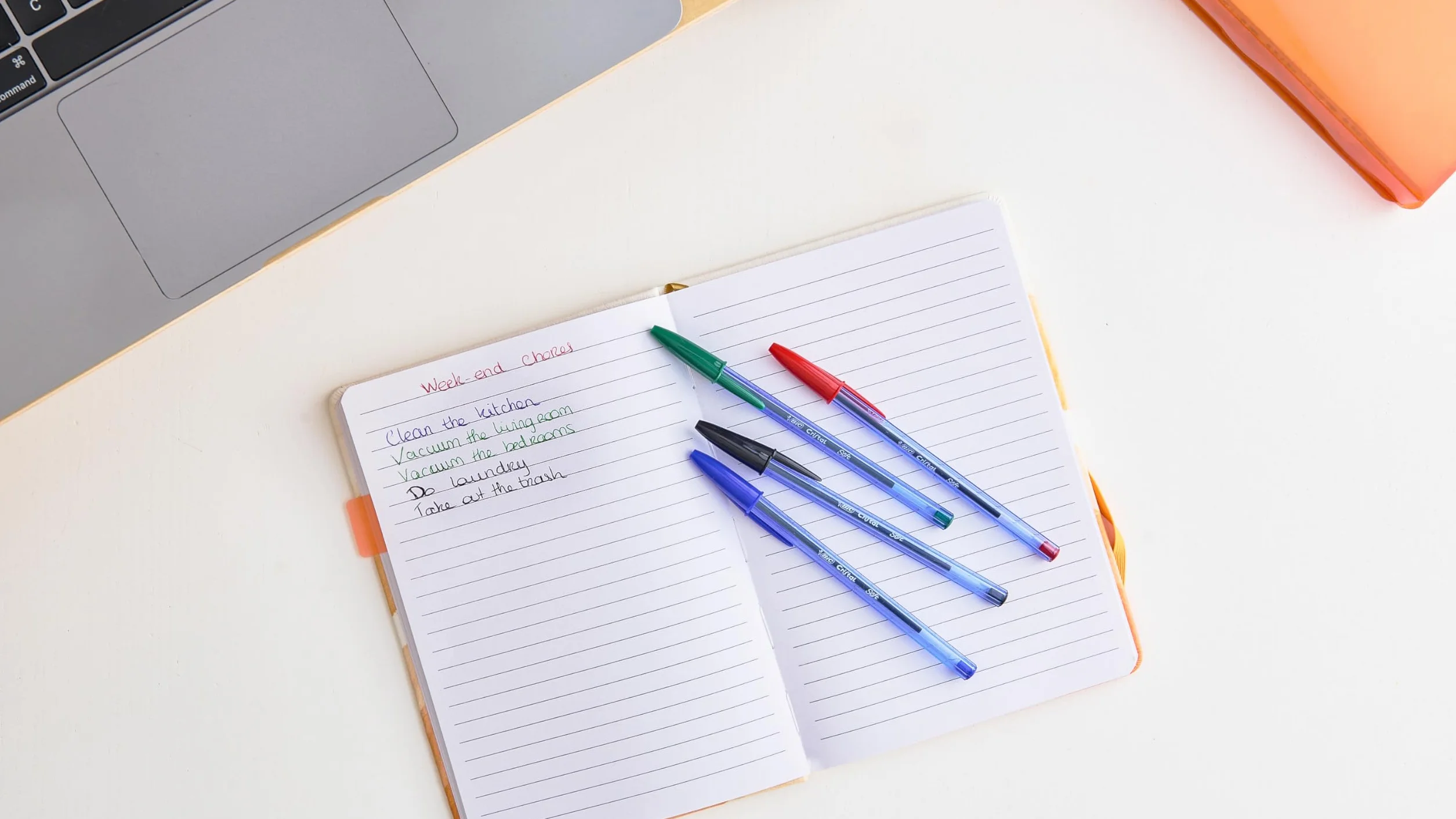 BIC Cristal Soft Penne a Sfera Punta Media 1,2 mm Inchiostro Softline Colori Assortiti Confezione da 10