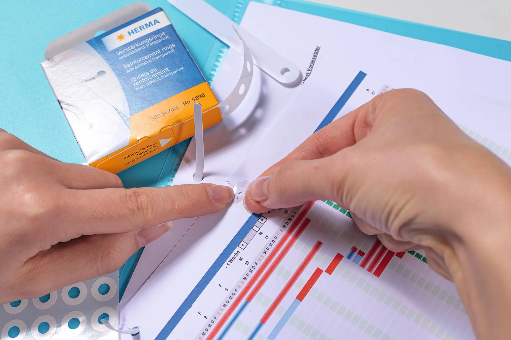 HERMA Anelli di Rinforzo su Rotolo 500 pezzi Ø 12 mm autoadesivi perforati resistenti agli strappi bianchi