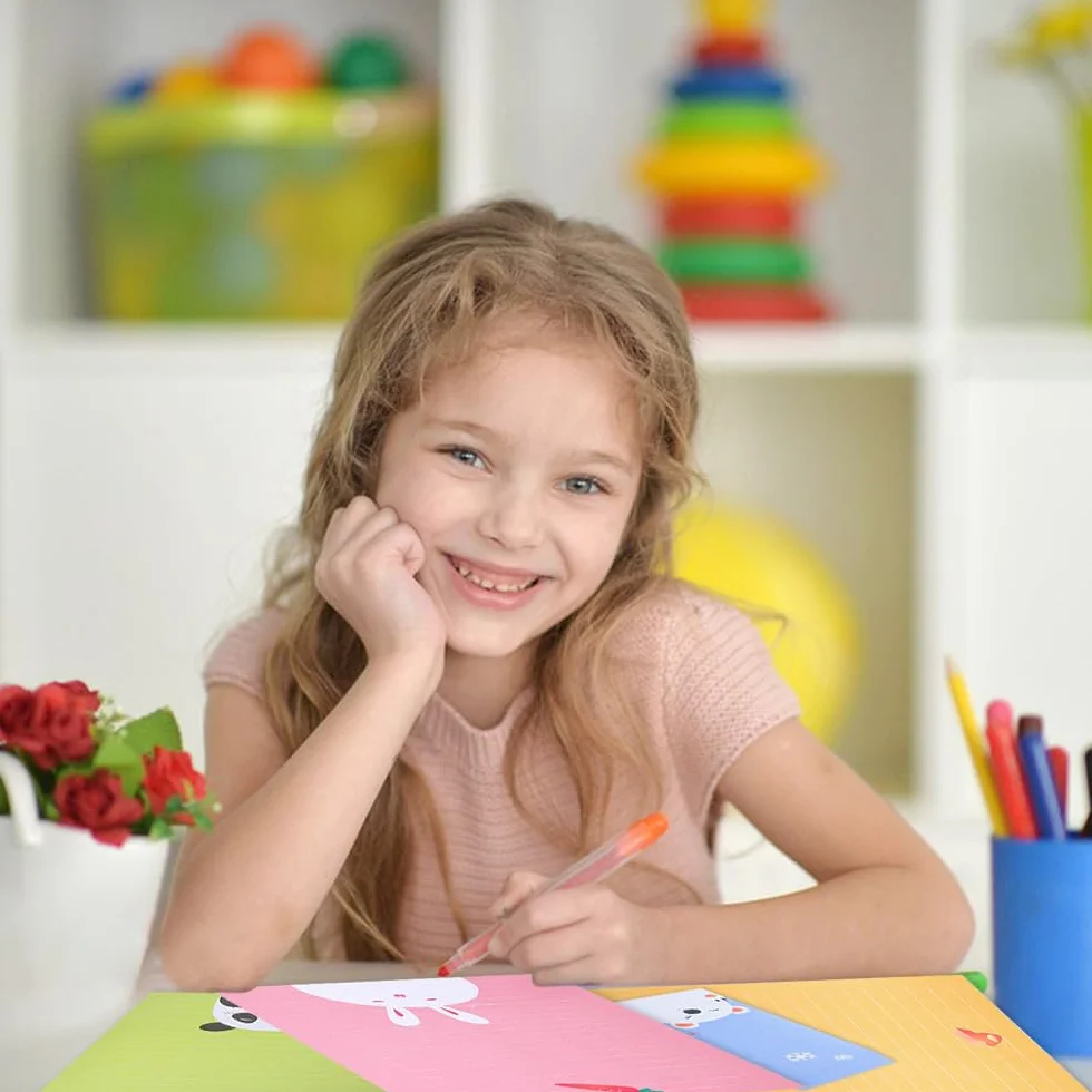 Set di Carta da Lettere e Buste Colorate 24+12 Animali Carini per Inviti Scuola Ufficio Casa Biglietti di Auguri (4 colori)
