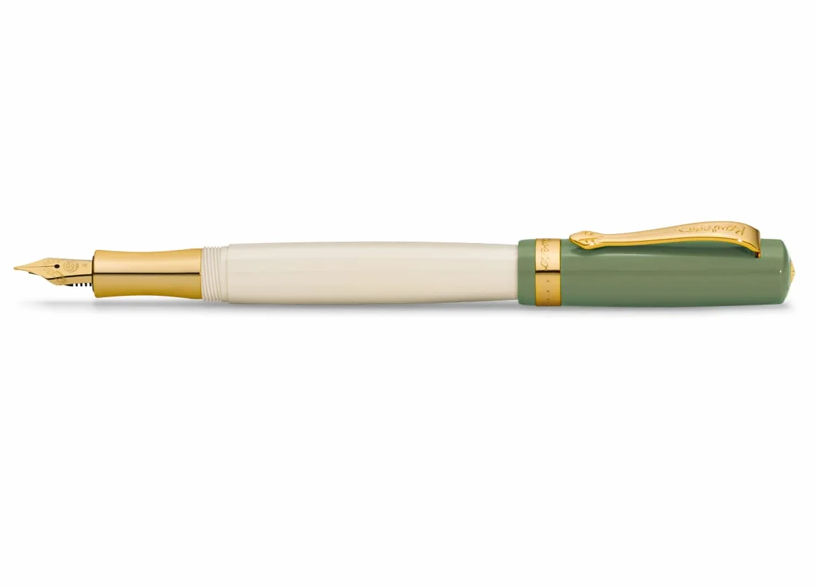 Kaweco STUDENT 60's Swing - Penna stilografica premium per cartucce d'inchiostro, con pennino in acciaio di alta qualità, colore: verde e crema, penna stilografica nostalgica di lusso da 16 cm