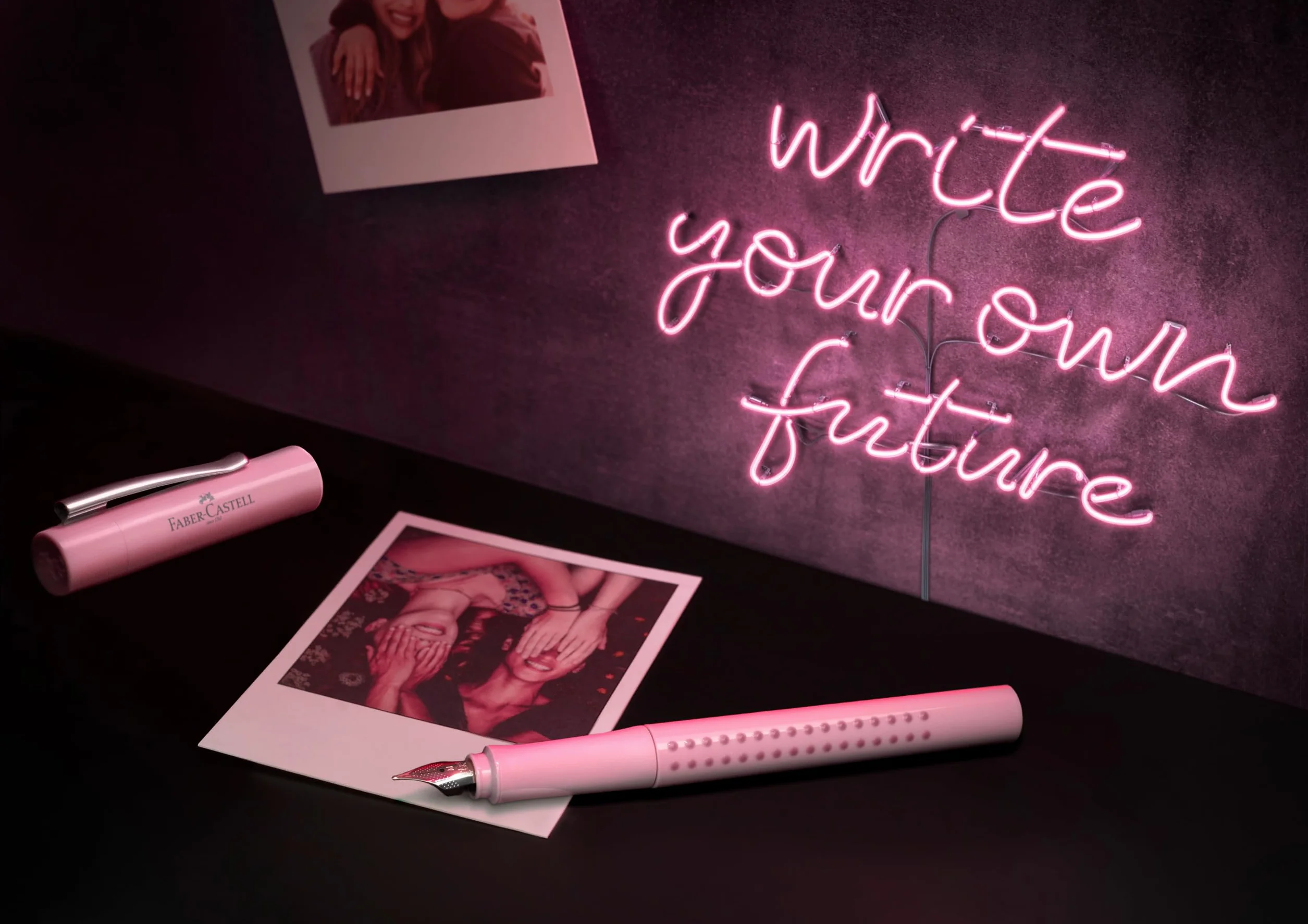 Faber-Castell 201539 - Set regalo Grip 2011 rosa pale, con penna stilografica M e penna a sfera XB, in custodia in metallo