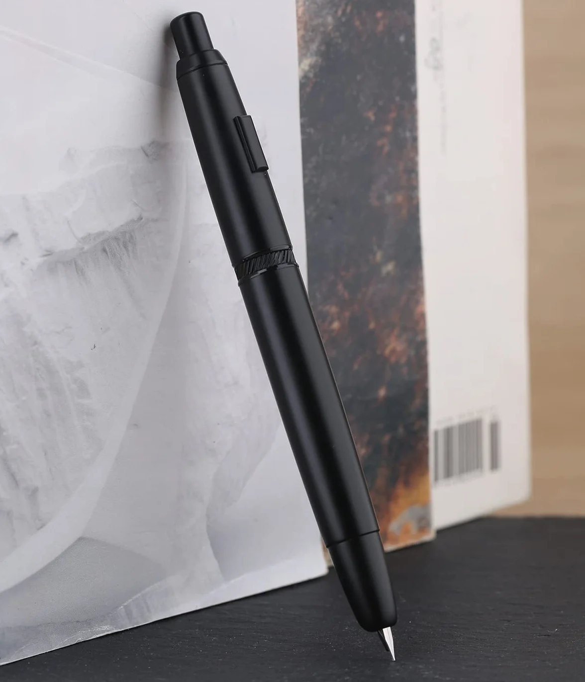Majohn - Penna stilografica A1 con scatola, pennino extra fine retrattile, in metallo, inchiostro nero opaco, con convertitore per scrittura (senza clip)