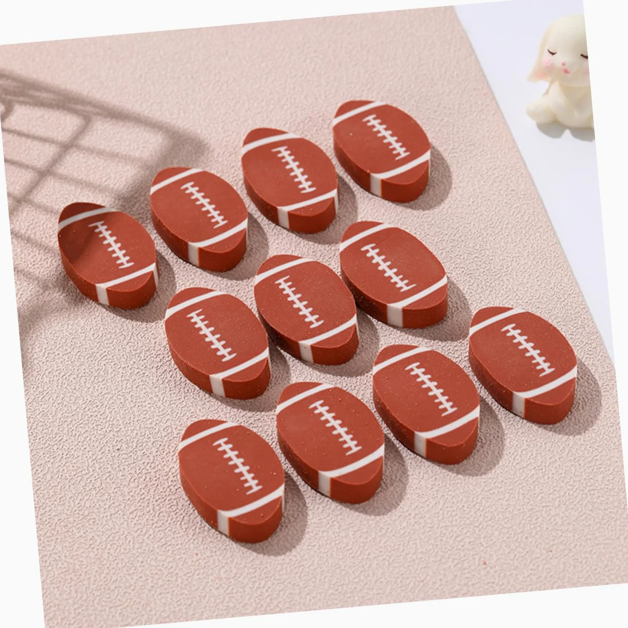 100 Pezzi Gomme da Cancellare per Matita Design a Rugby Marrone Tpr, per Festa Scuola Decor e Rimozione di Scritte su Giochi e Scaffali