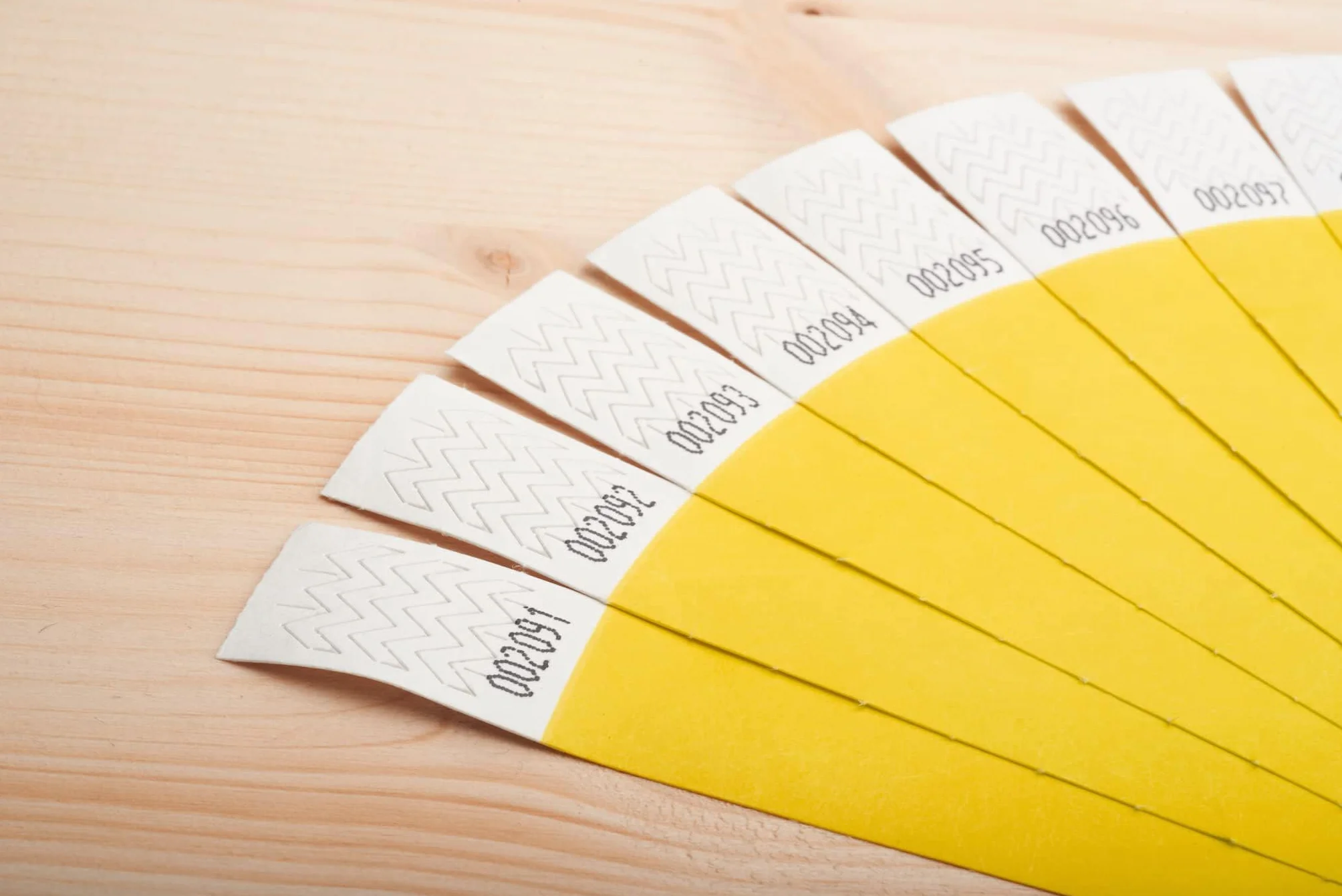 Braccialetti in carta Tyvek giallo iboo 500 per controllo sicurezza eventi