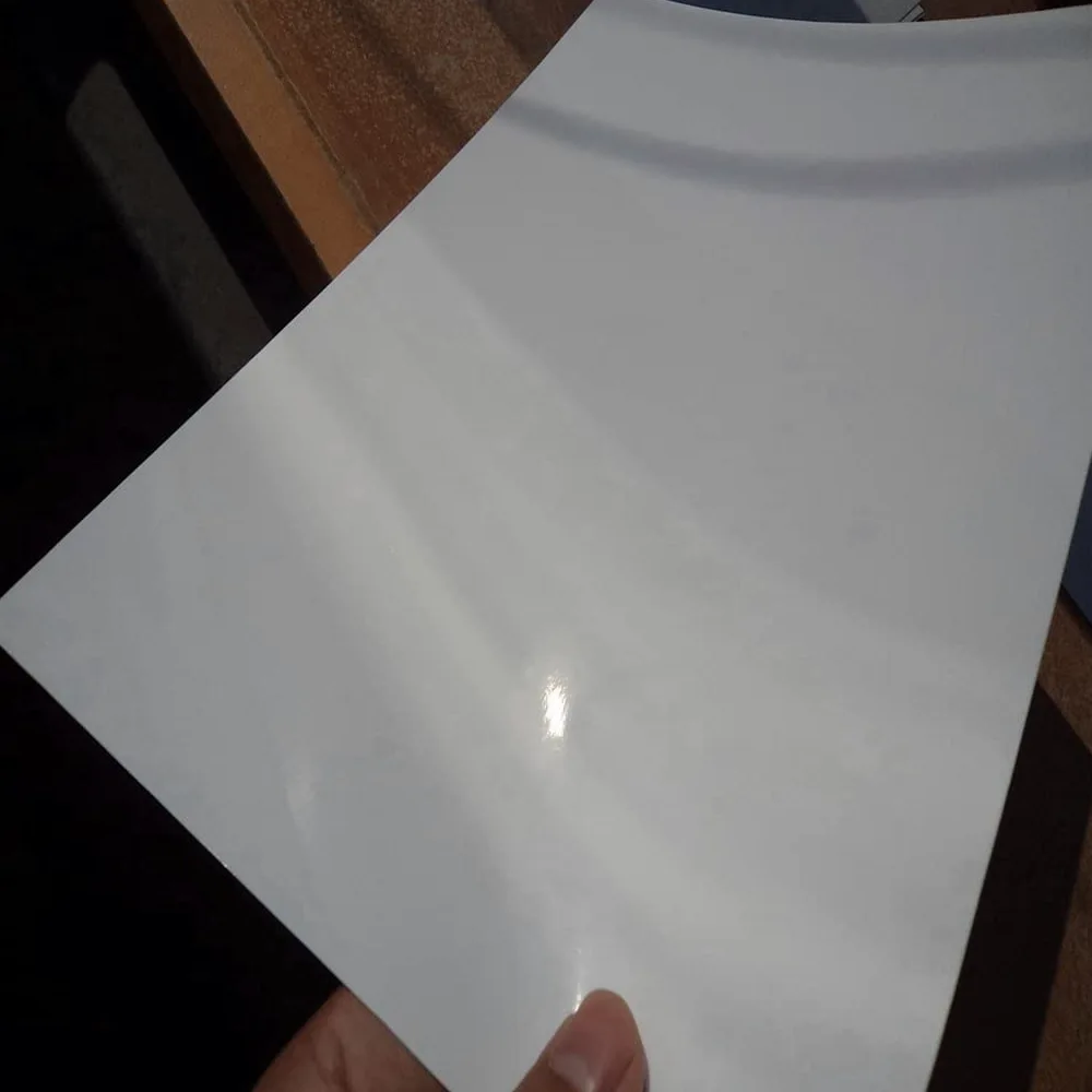 A4 300gsm Carta Fotografica Spessa da - 100 Fogli con Superficie Lucida per Stampe di Foto, Biglietti di Auguri, Cartoline
