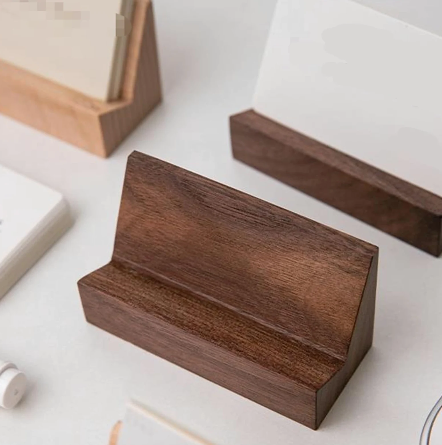 Espositore per Biglietti da Visita in Legno da scrivania, espositore per Biglietti da Visita per Ufficio, Adatto per Ufficio e casa (Naturale 9x4x5 cm)