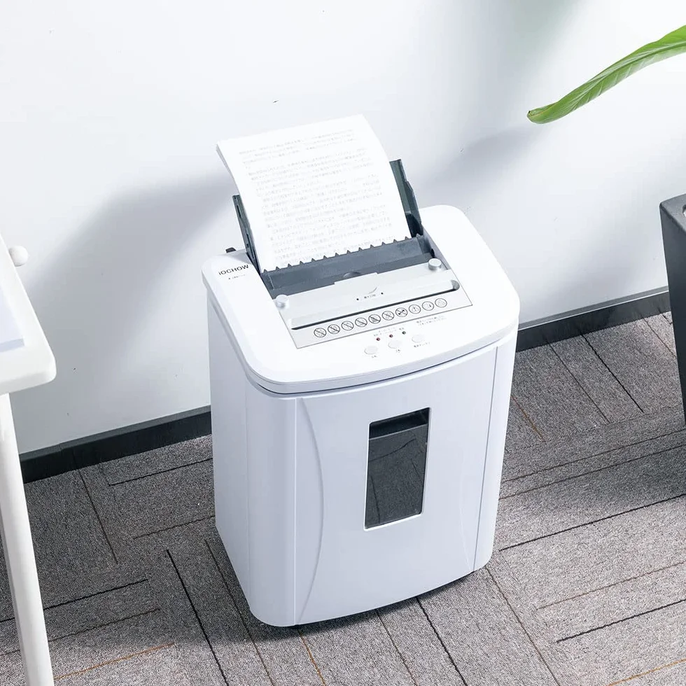 iOCHOW Distruggidocumenti con alimentazione automatica: 150 fogli 30 minuti microtaglio P-4 Tritadocumenti elettrico per ufficio silenzioso di grande capacità con cestino estraibile da 25 litri