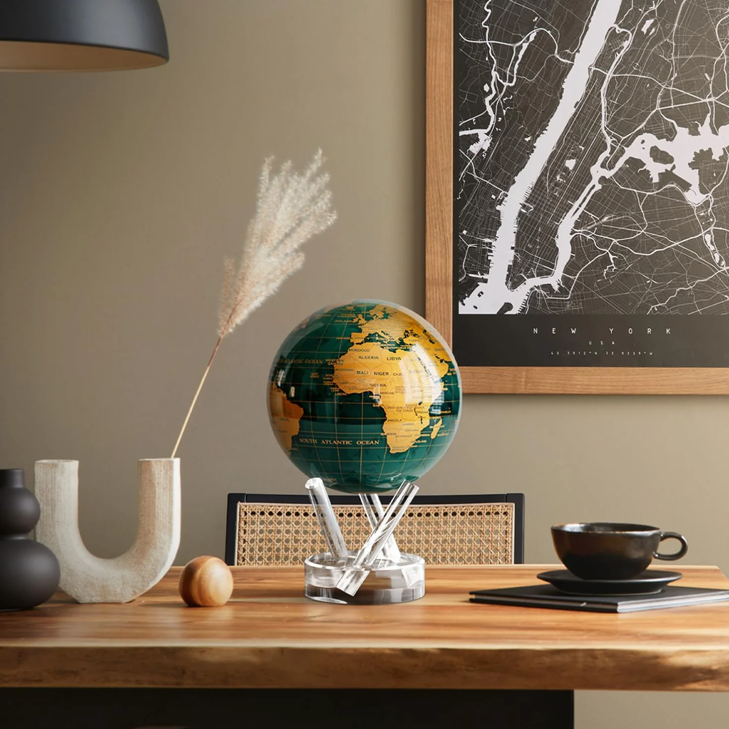 MOVA Globes Venere Classico (4,5") | Mappamondo Auto-Rotante a Energia Luminosa |Silenzioso, Senza Batterie né Fili |Decorazione da Scrivania o Idea Regalo Globo Spazio