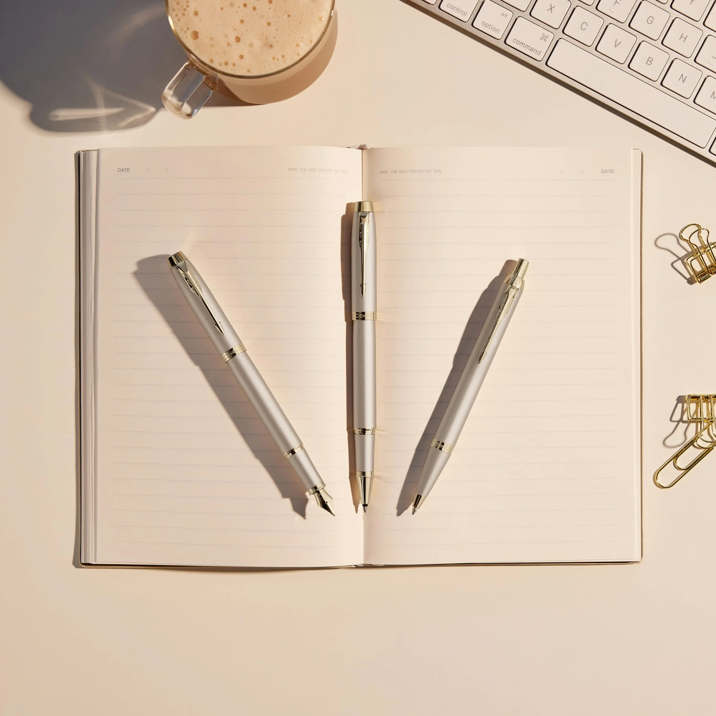 Parker IM monocromatica Penna roller | inchiostro nero | finitura e puntale champagne | punta fine | confezione regalo