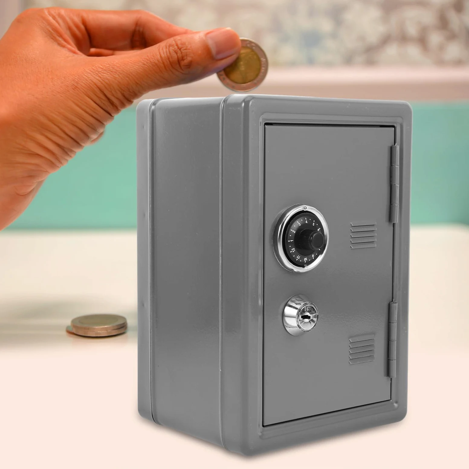 HOMSFOU Cassaforte Portatile in Ferro Argento Serratura e Slot per Monete, Mini Scatola di Sicurezza Decorativa per Casa e Ufficio