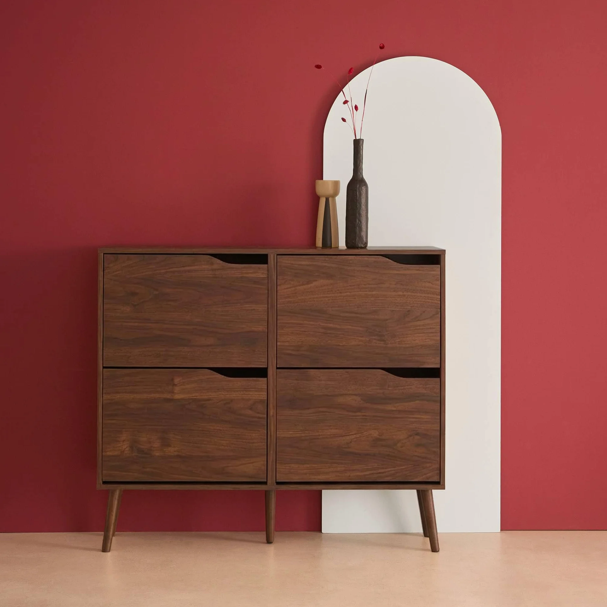 sweeek Scarpiera con Decoro Effetto Legno, 4 Ante Noce - 110x23x96 cm