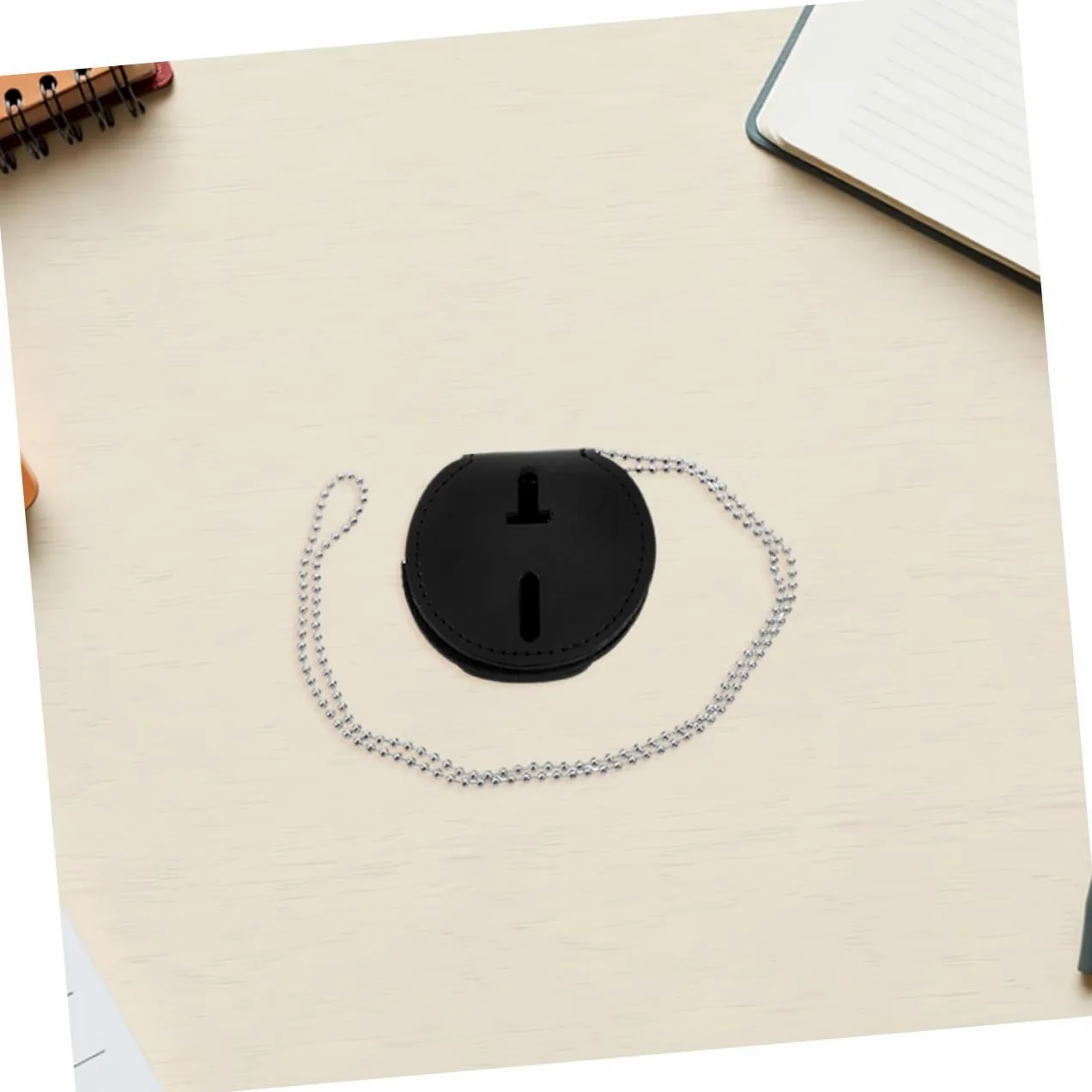 Porta Badge Circolare 7 Pezzi in Pu con Clip e Catena | Lega di Alluminio, Cordino da Collo Incluso, Nero, Uso Quotidiano e Eventi