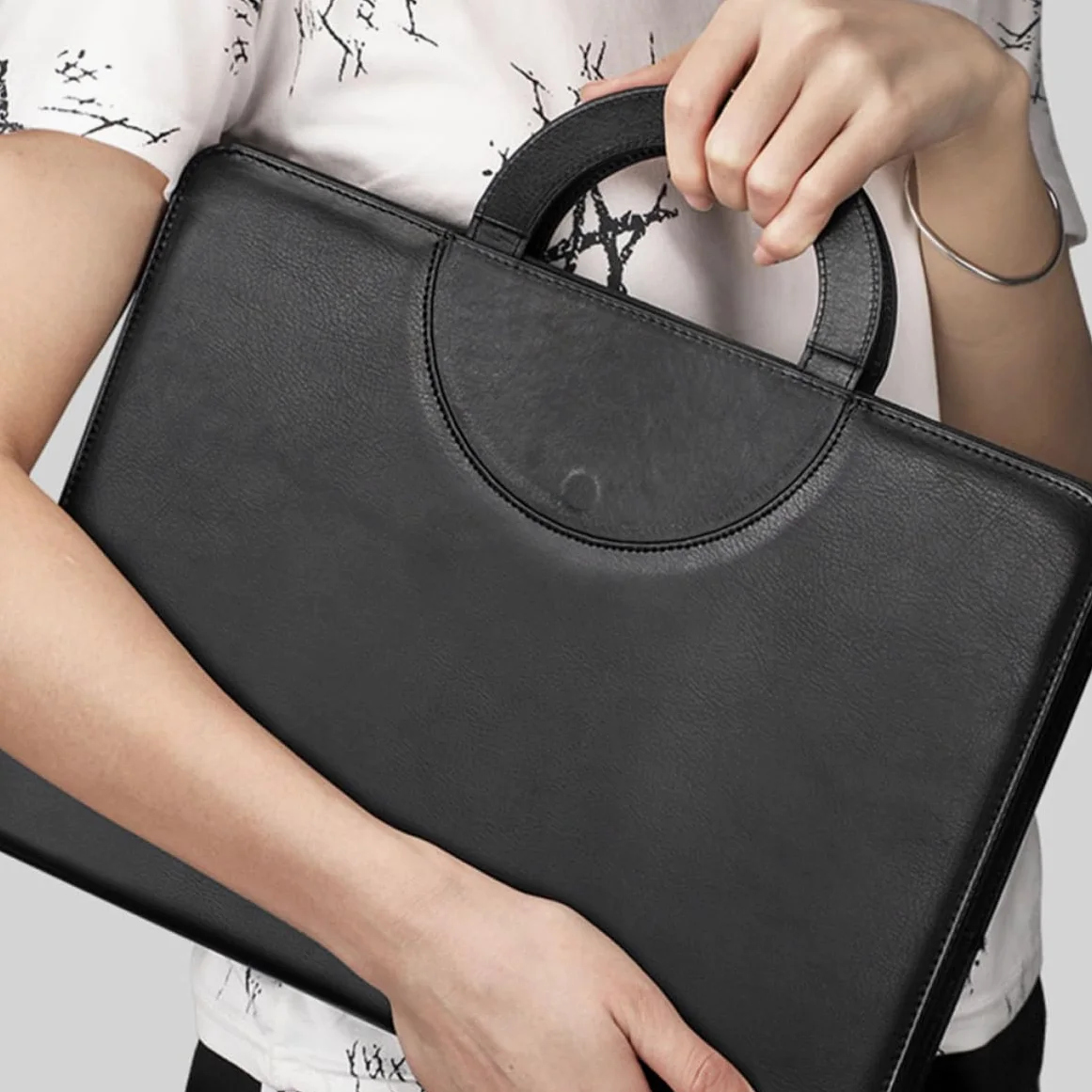 USHOBE Cartella Porta Documenti A4 con Zip e Manico in Pu Elegante e Leggera, con Scomparti per Ufficio e Protezione Contenuti, per Riunioni e Lavoro Professionale
