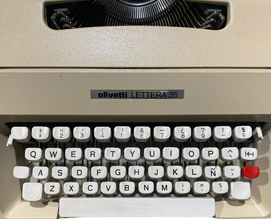 Macchina da scrivere Vintage Oliveti Lettera 35 - Tastiera in spagnolo rivista e funzionale ideale per il collezionismo - completamente funzionale