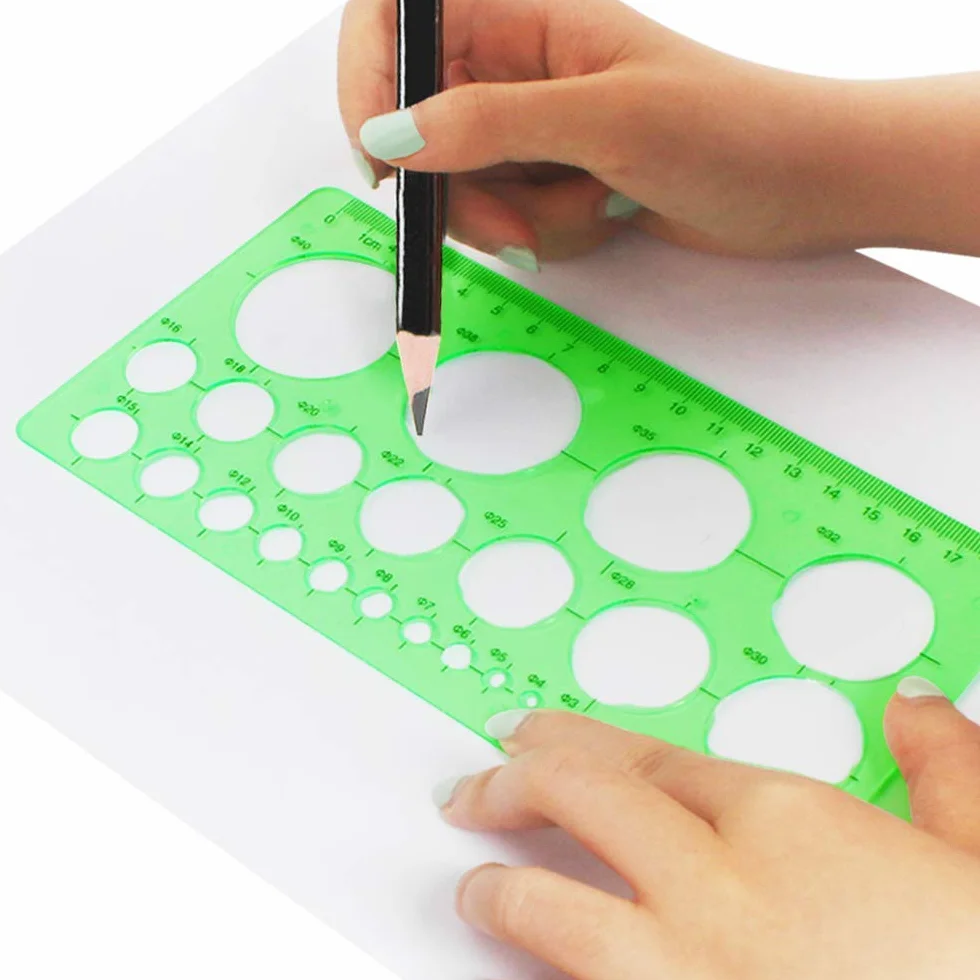 4 szt. Plastikowe Linijki Geometryczne z Wzorami Kół i Owalów do Szkoły i Biura