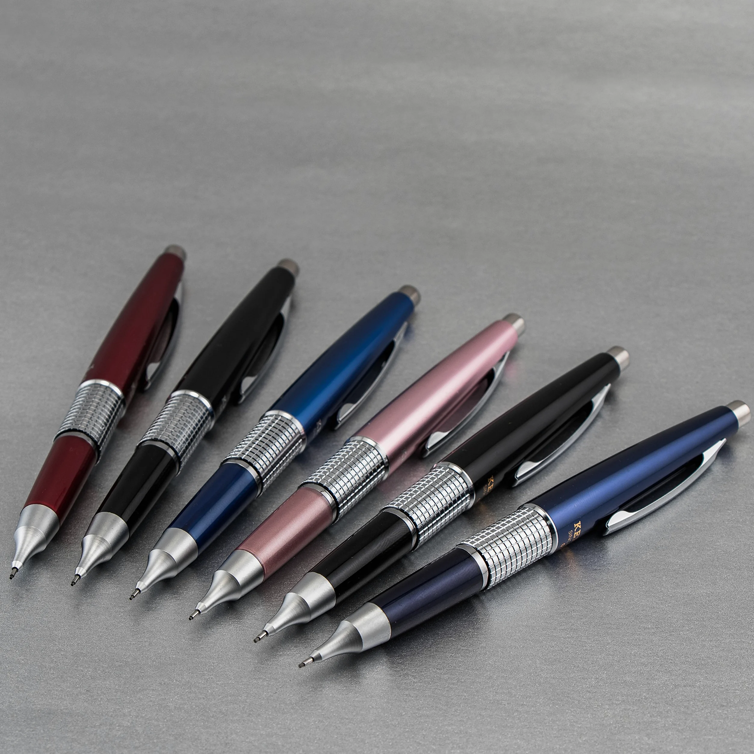 Pentel Kerry Portamine con corpo in metallo, design esclusivo, Durezza HB 0,7 mm nero