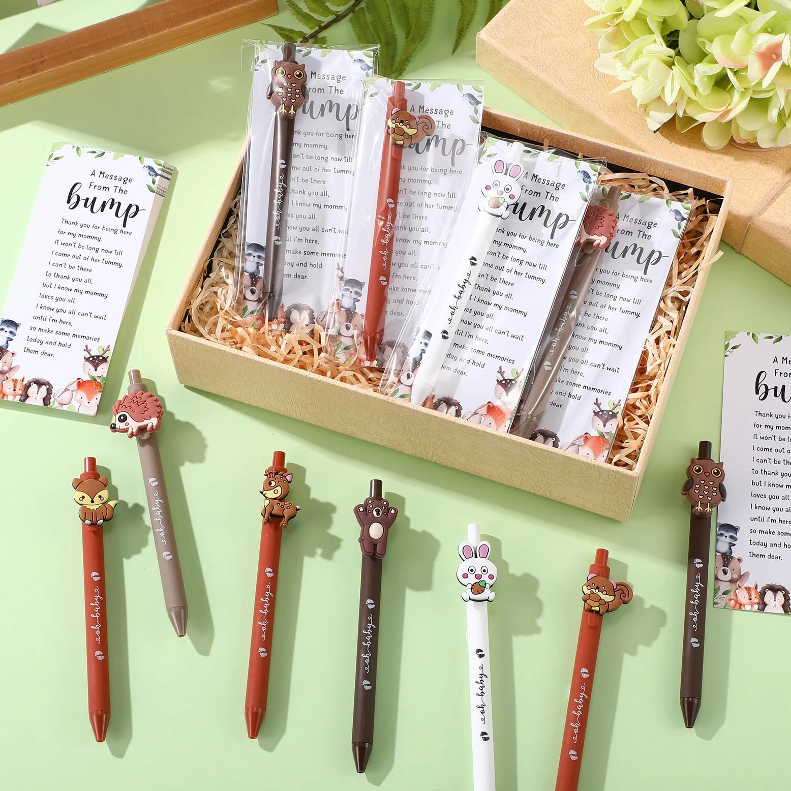 Qeeenar Set di 50 penne per baby shower per gli ospiti, tra cui penne a sfera e biglietti di ringraziamento per baby shower, con sacchetti in polipropilene orientato per rivelare il genere a tema