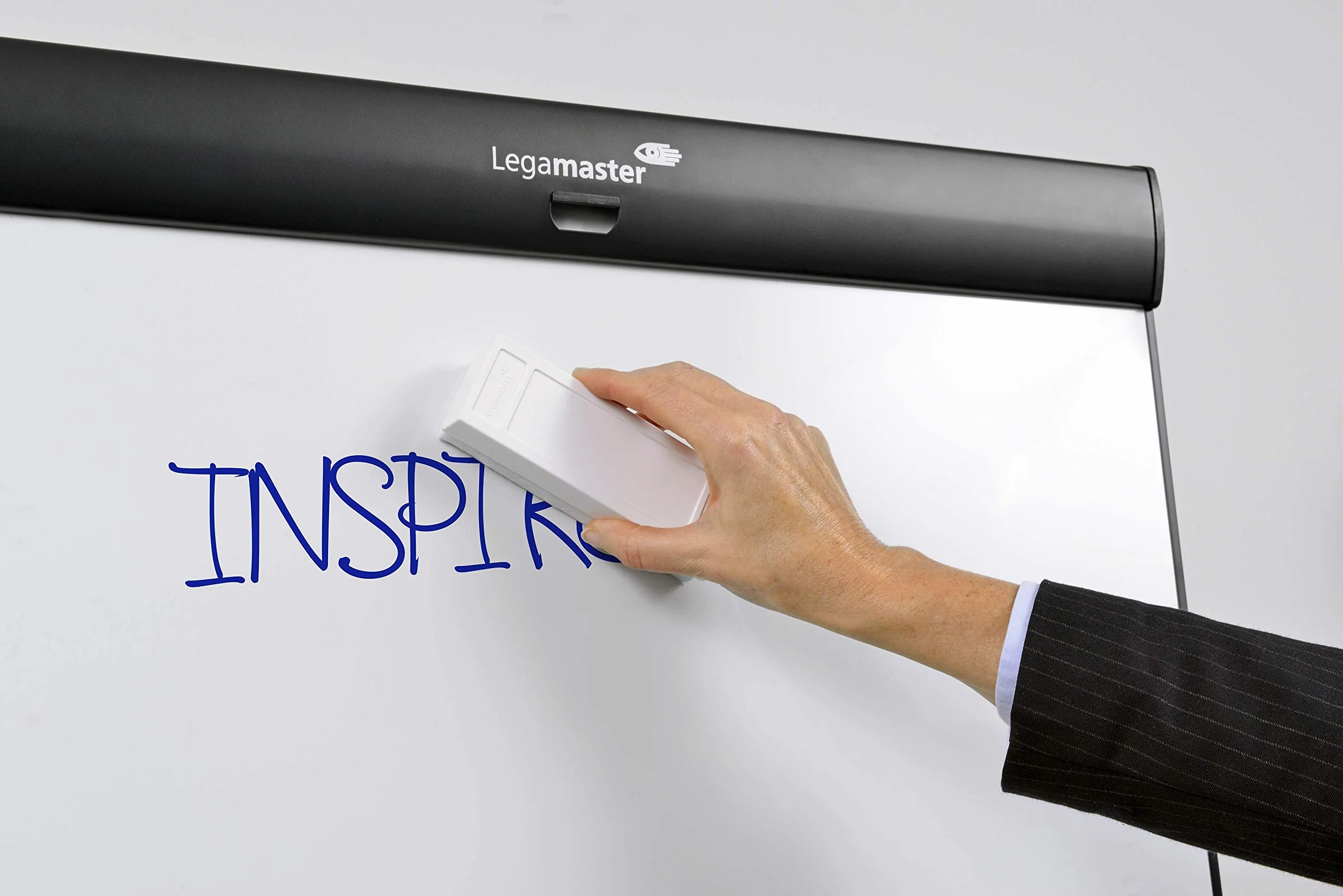 Legamaster Lavagna a fogli mobili triangolari universale – Superficie magnetica e lavabile a secco (68 x 105 cm) – Base rotonda – Nero – ideale per riunioni e brainstorming