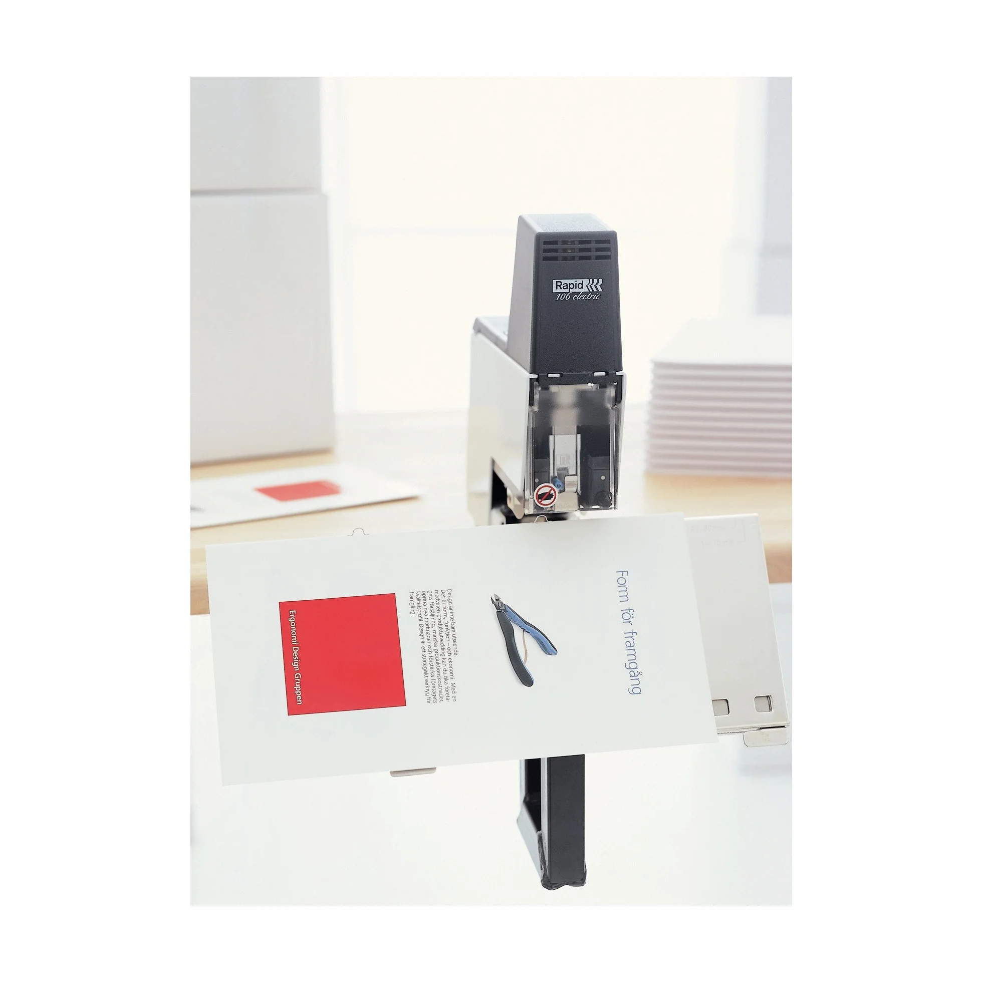 RAPID 106e CLASSIC Cucitrice Elettrica a Sella 50 fg Bianco/Nero