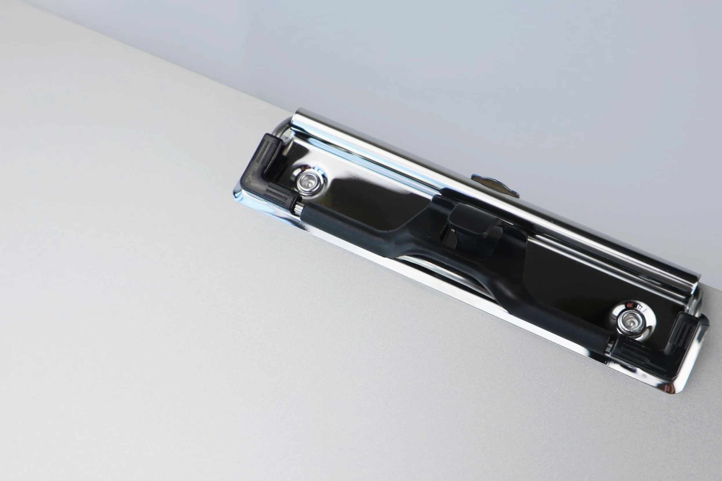 Portablocco in alluminio, formato A4 (24,1 x 32,4 cm), due portablocco a clip con tracolla regolabile da 160 cm, ideale per artisti, architetti e ingegneri (A4 – Argento)