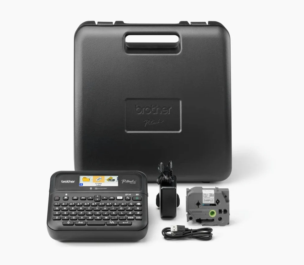 Brother PTD610BTVP | Etichettatrice Desktop Professionale | Collegabile a PC | Tastiera QWERTY |Display LCD | Nastri TZE fino a 24 mm | Valigetta e alimentatori inclusi